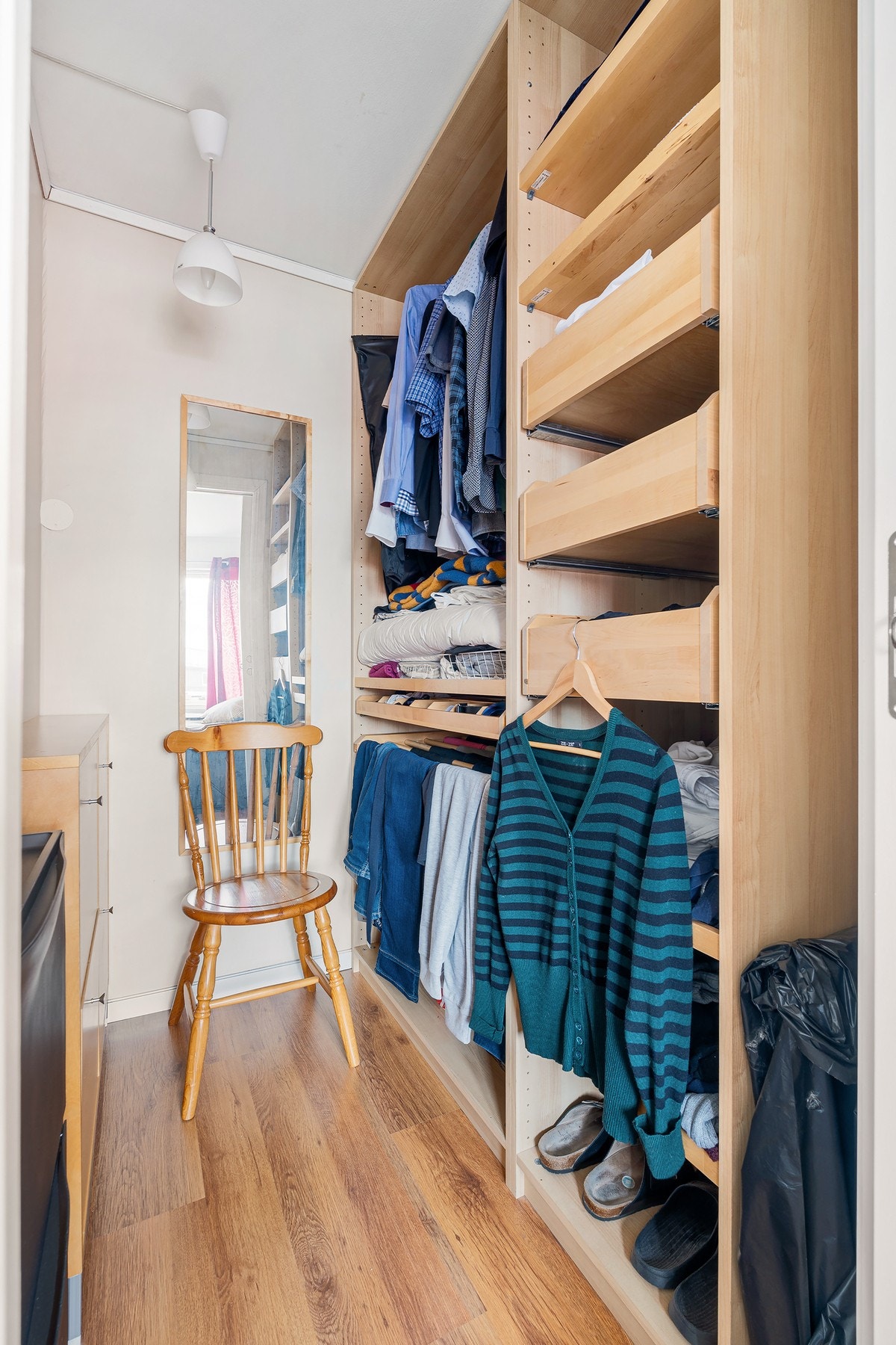 Innredning i garderobe vil medfølge i handelen. Galleribilde