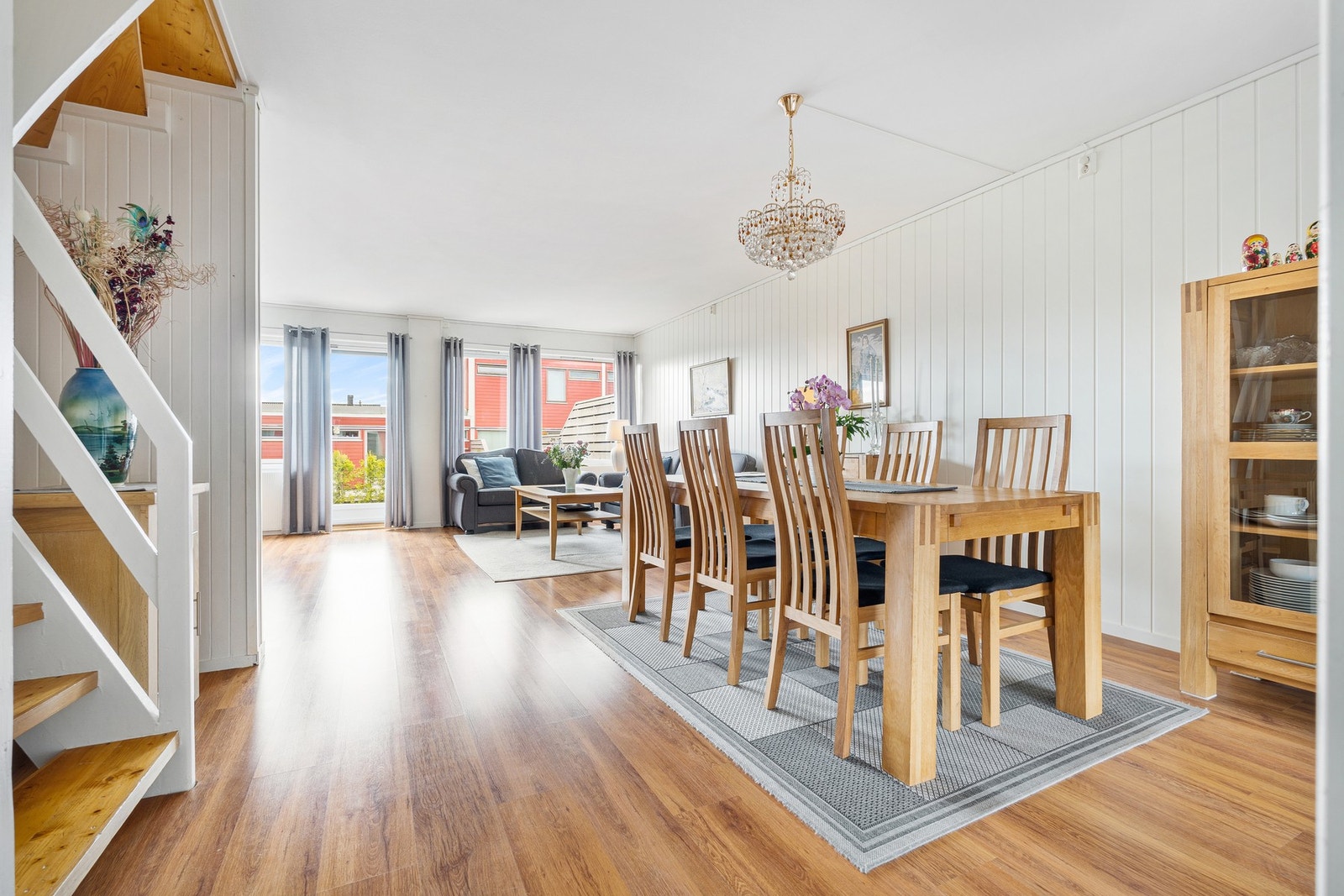 Boligen har en lys og flott stue- og kjøkkenløsning på 37 kvadratmeter. Galleribilde