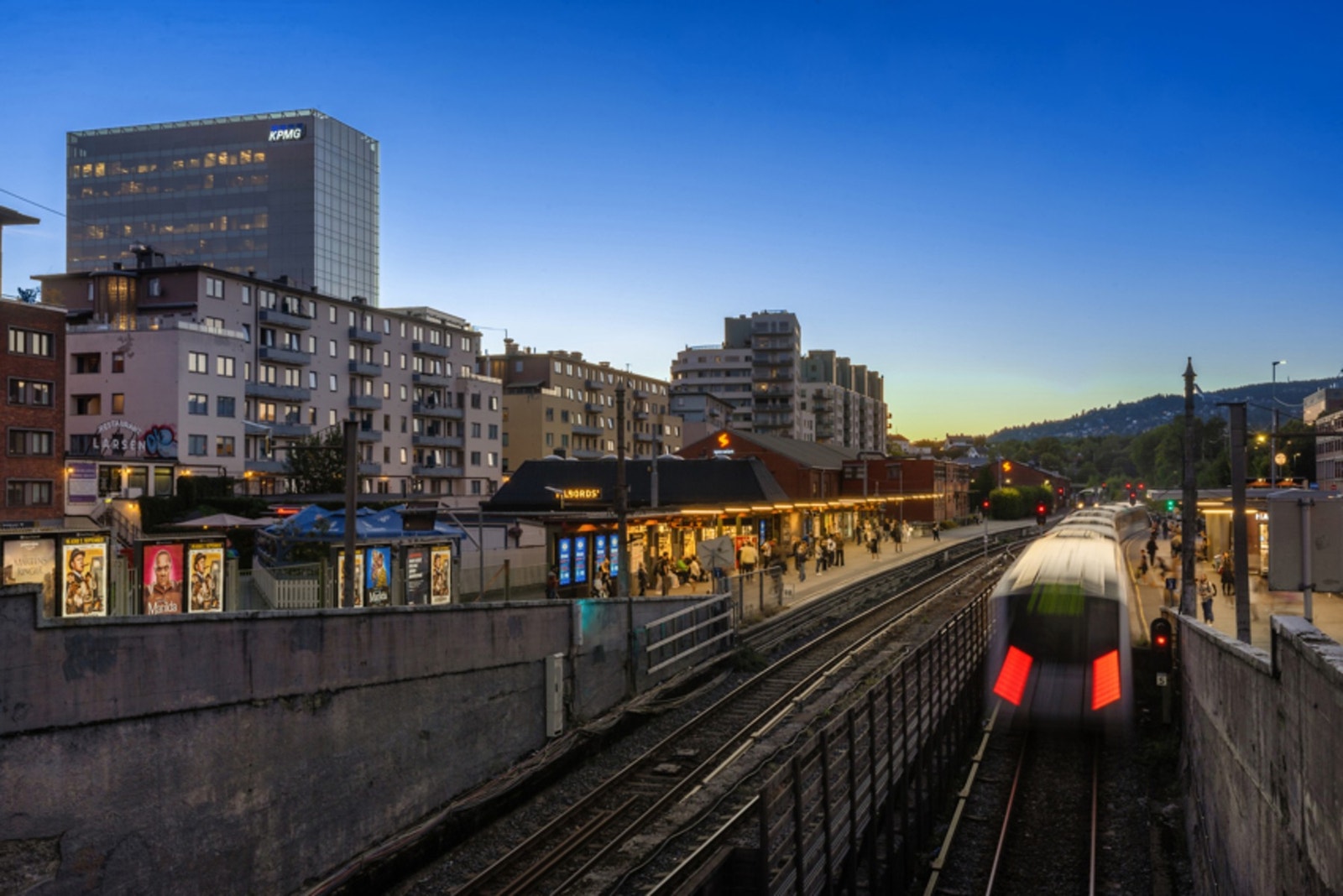 Majorstuen er et knutepunkt for kollektivtransport. Mai 2024 begynte Sporveien arbeidet med å fornye og oppgradere Majorstuen T-banestasjon Galleribilde