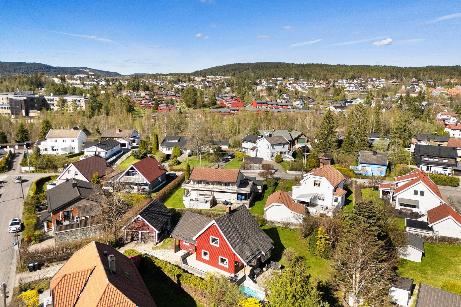 Velkommen til visningsfest med pølseservering og bading for barna på søndag! Galleribilde