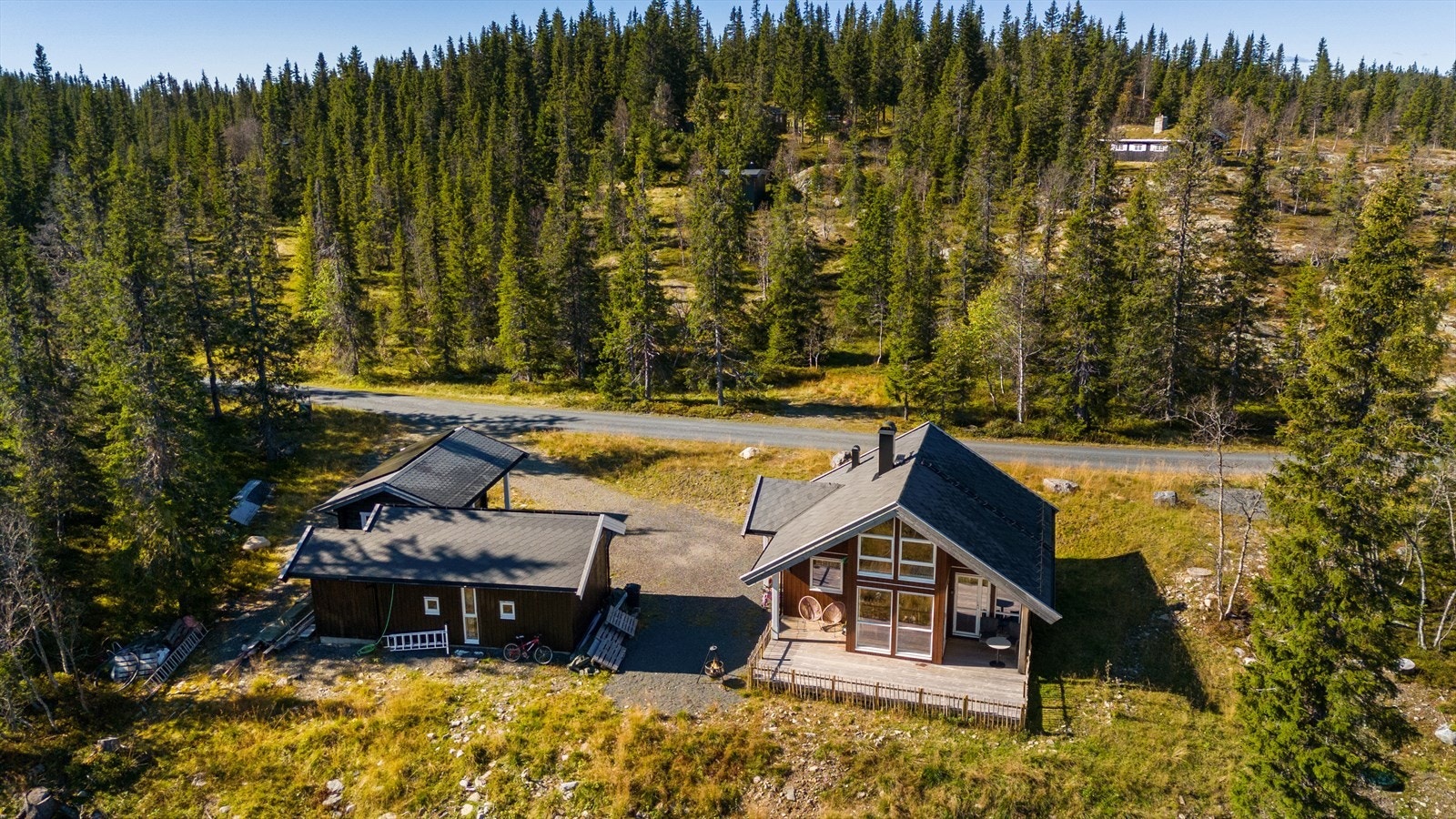 Beliggende i naturskjønne Nord-Torpa i Synnfjell Syd, med både fjell- og skogsterreng. Galleribilde