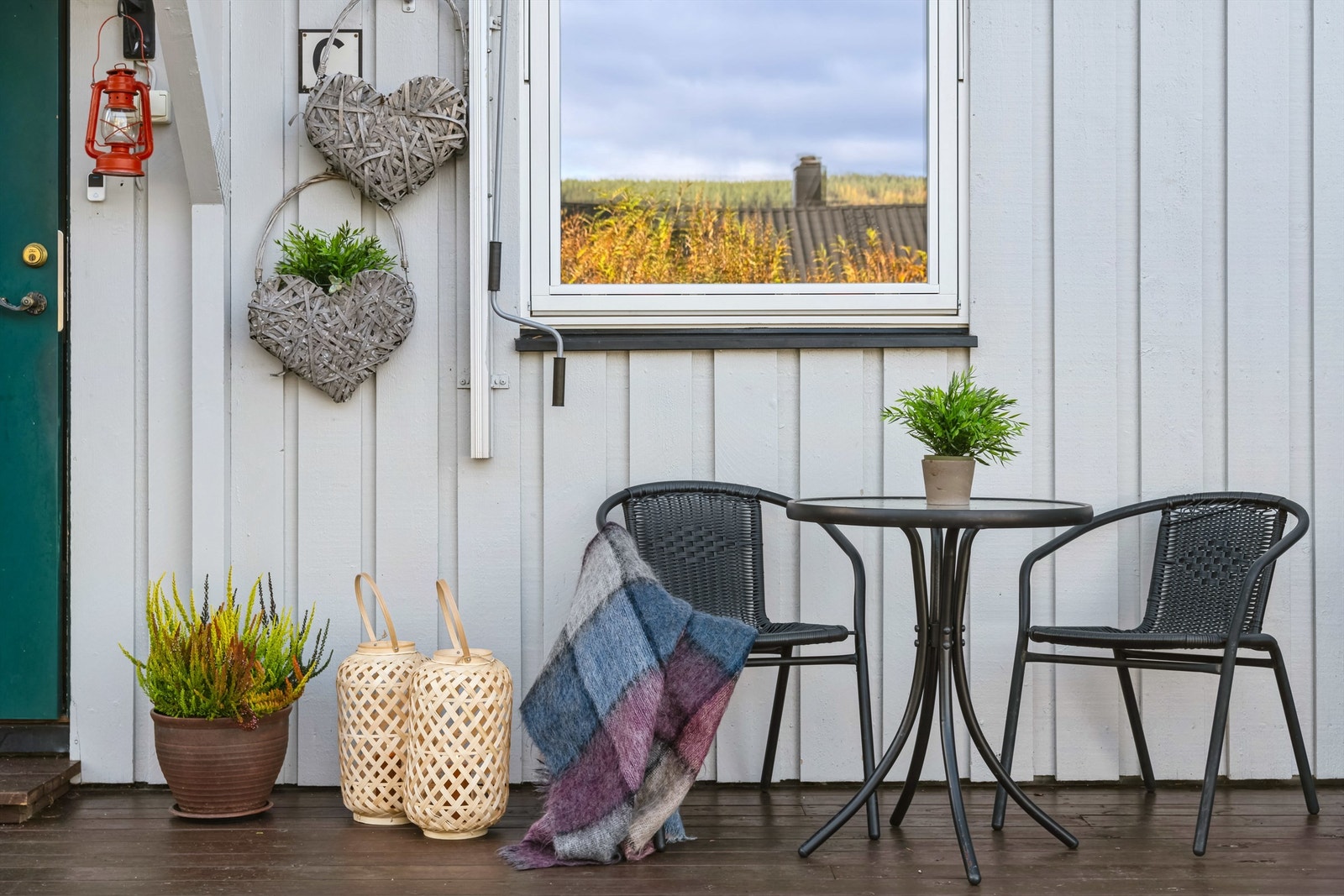Koselig med morgenkaffen på terrassen Galleribilde