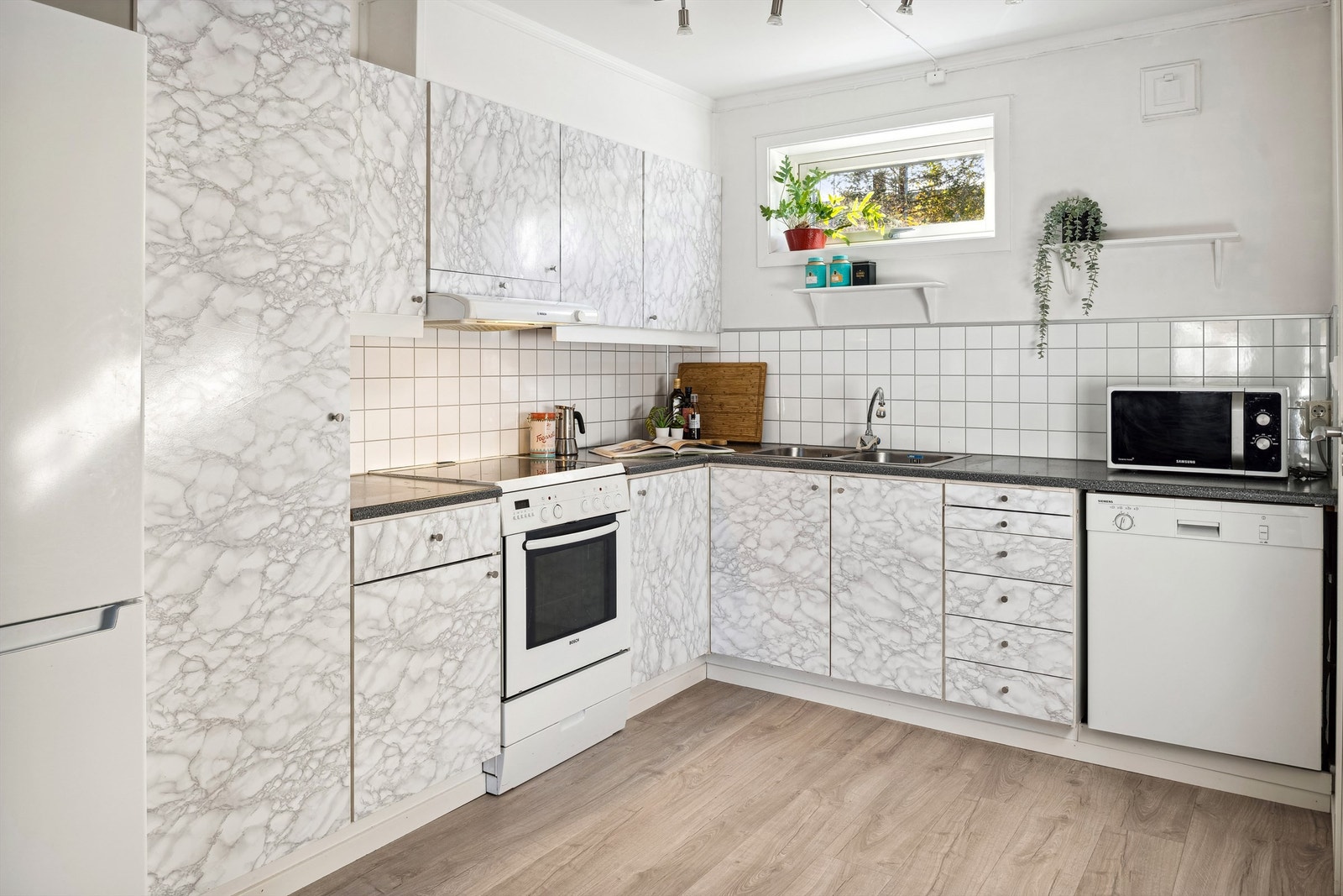 Beskyttende fliser ???????????? mellom over-og underskap Galleribilde