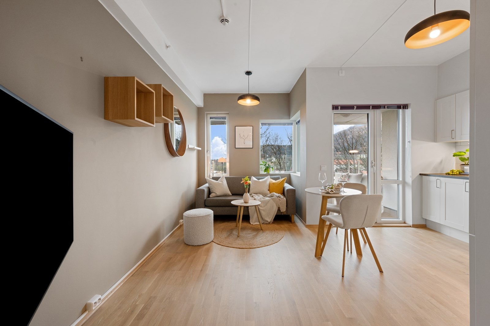 - Innvendig måler leiligheten 48 m² og inneholder gang, stue/kjøkken, soverom, bad og bod - Galleribilde