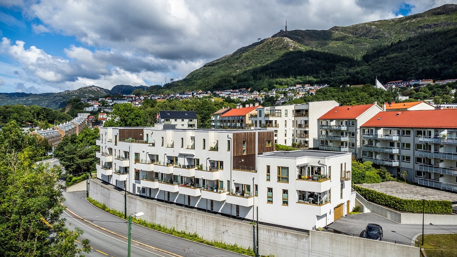 - Se Ulriken like i bakkant - her har du turmuligheter i "hagen" - Galleribilde