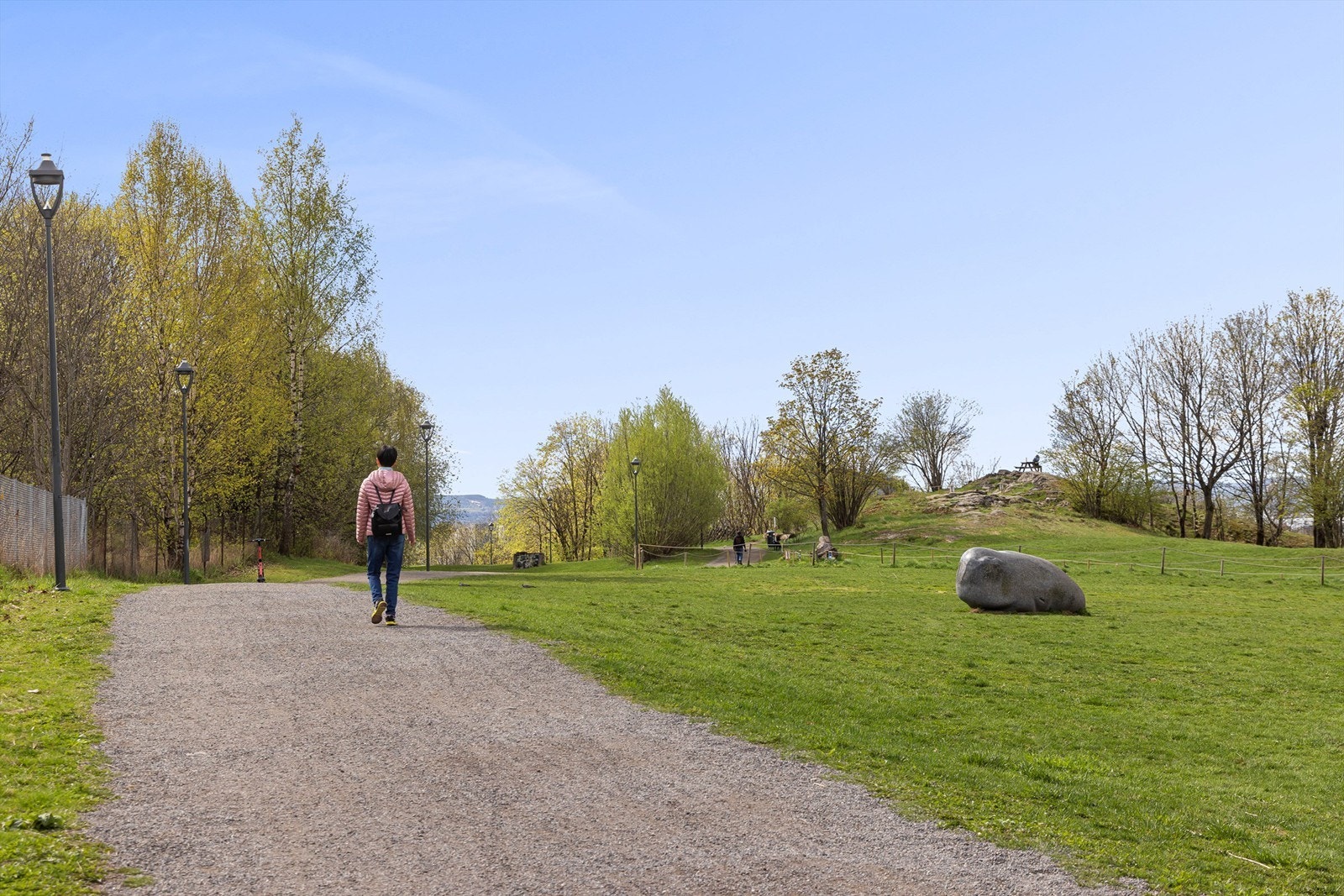 Følger du grusstiene i Ola Narr parken til enden står du i Tøyenparken og ser på det nye Tøyenbadet før du vet ordet av det! Galleribilde
