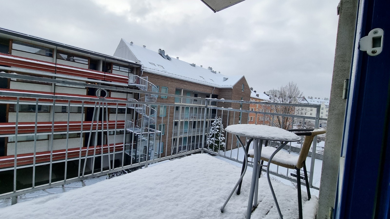 Balkong mot bakgård Galleribilde