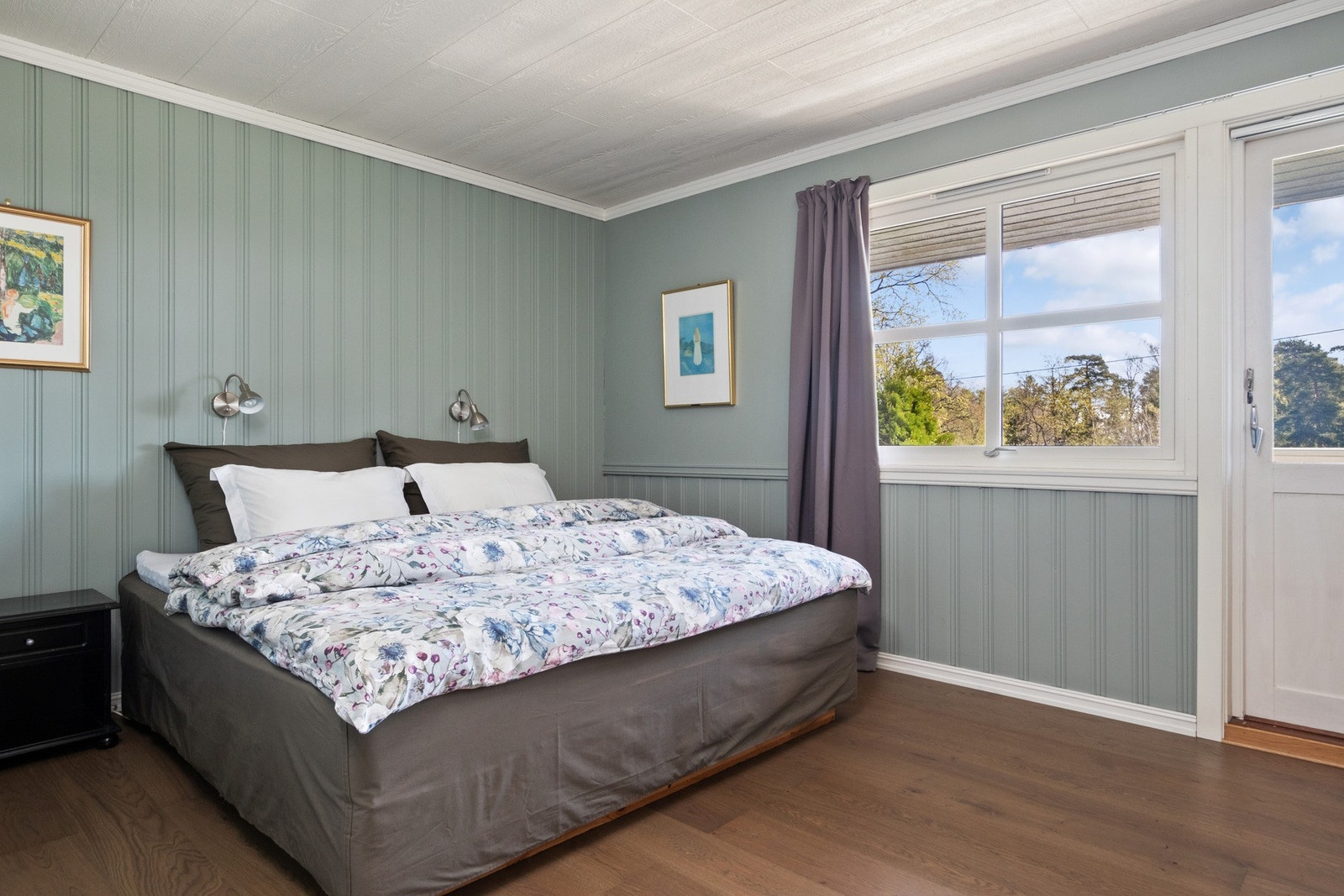 Hovedsoverommet har egen balkong, og ligger i suiteløsning med badet. Galleribilde