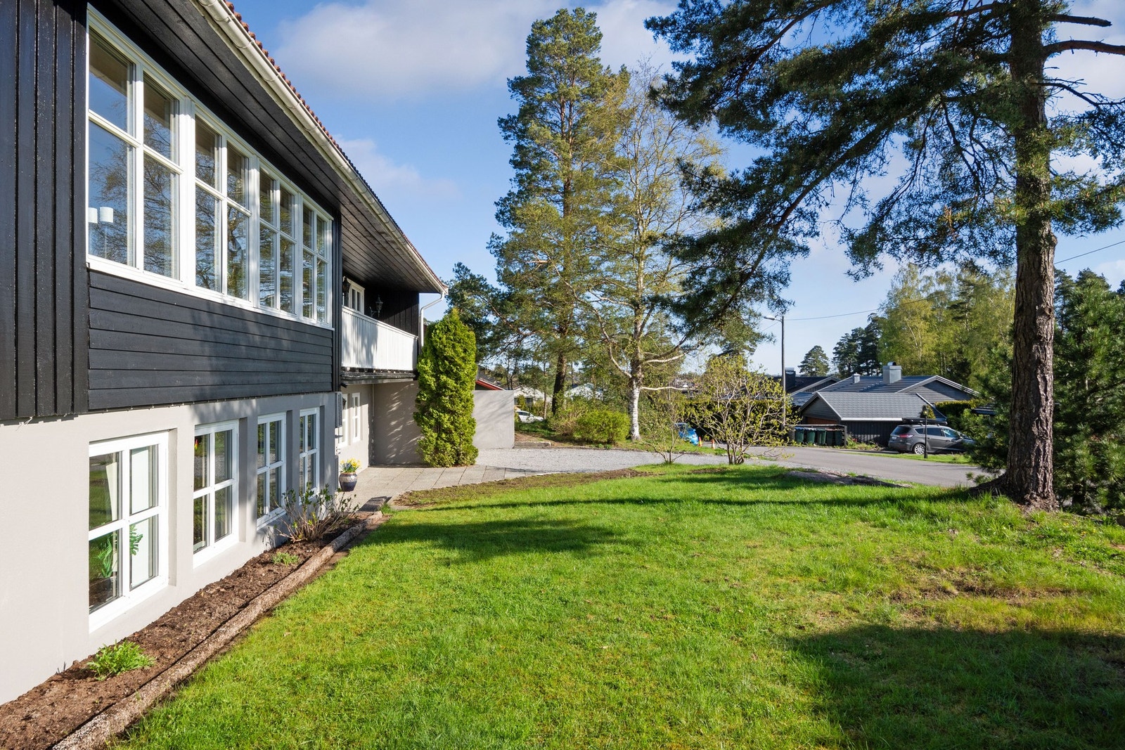 Alle sprossevinduer (totalt 22 stk) ble byttet i perioden 2005 til 2007. Galleribilde