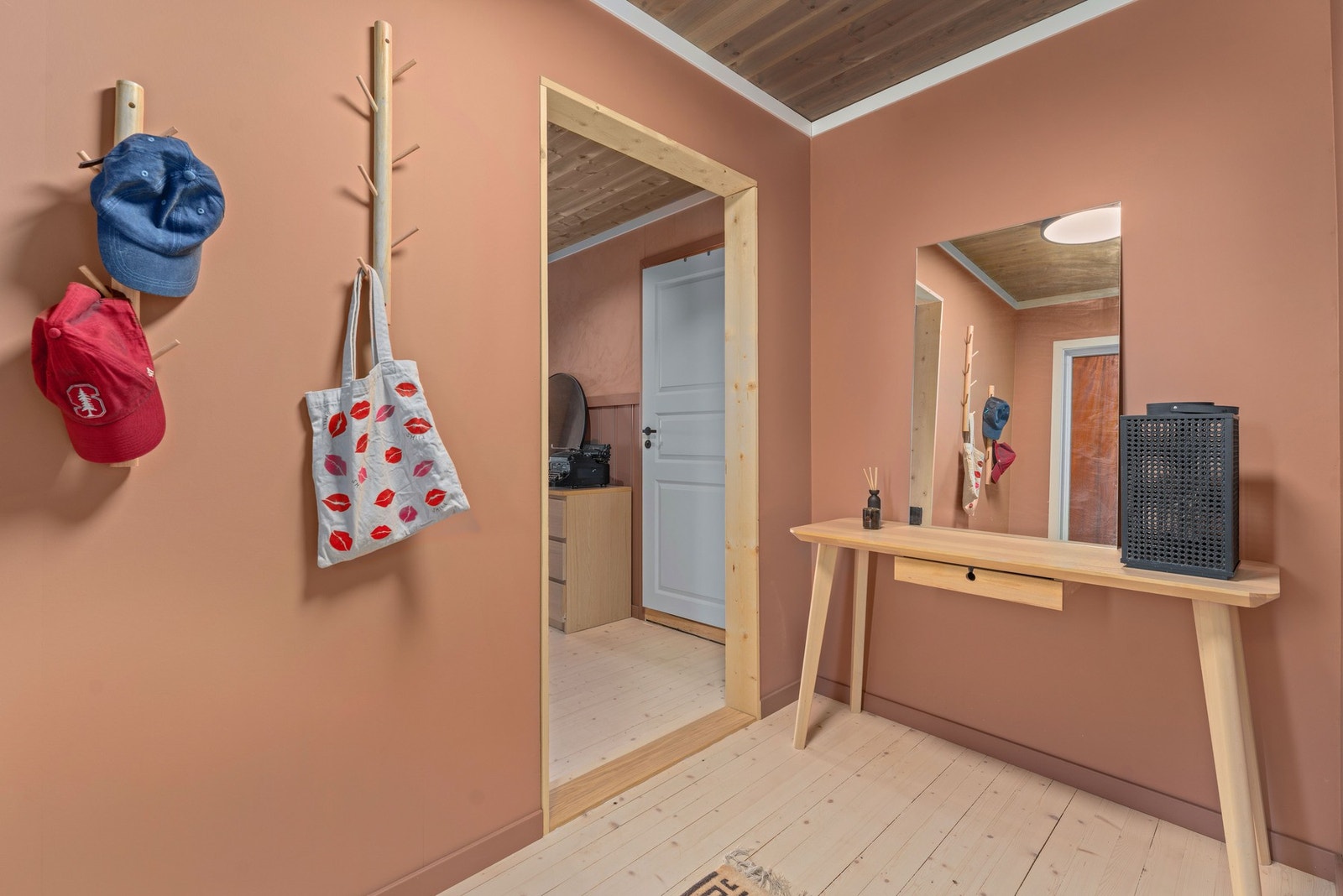 Fra entreen er det tilgang til mindre soverom. Galleribilde