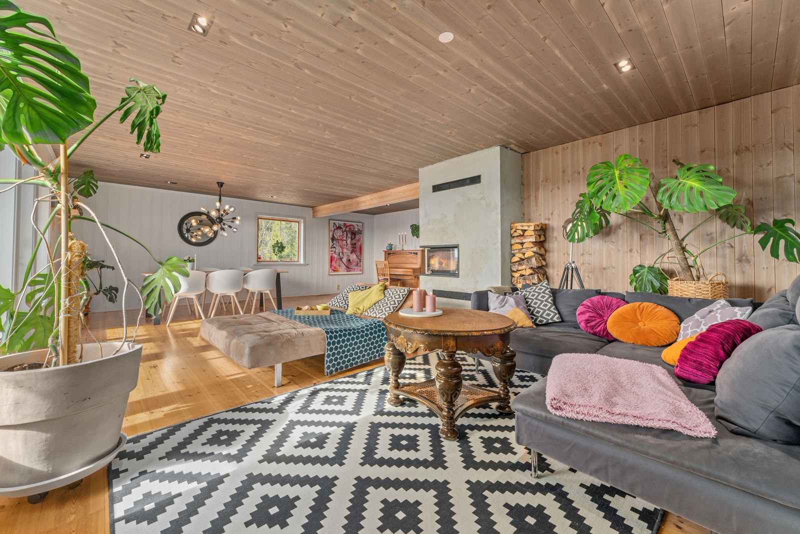 Koselig, lun og luftig stue med gode møbleringsmuligheter . Galleribilde