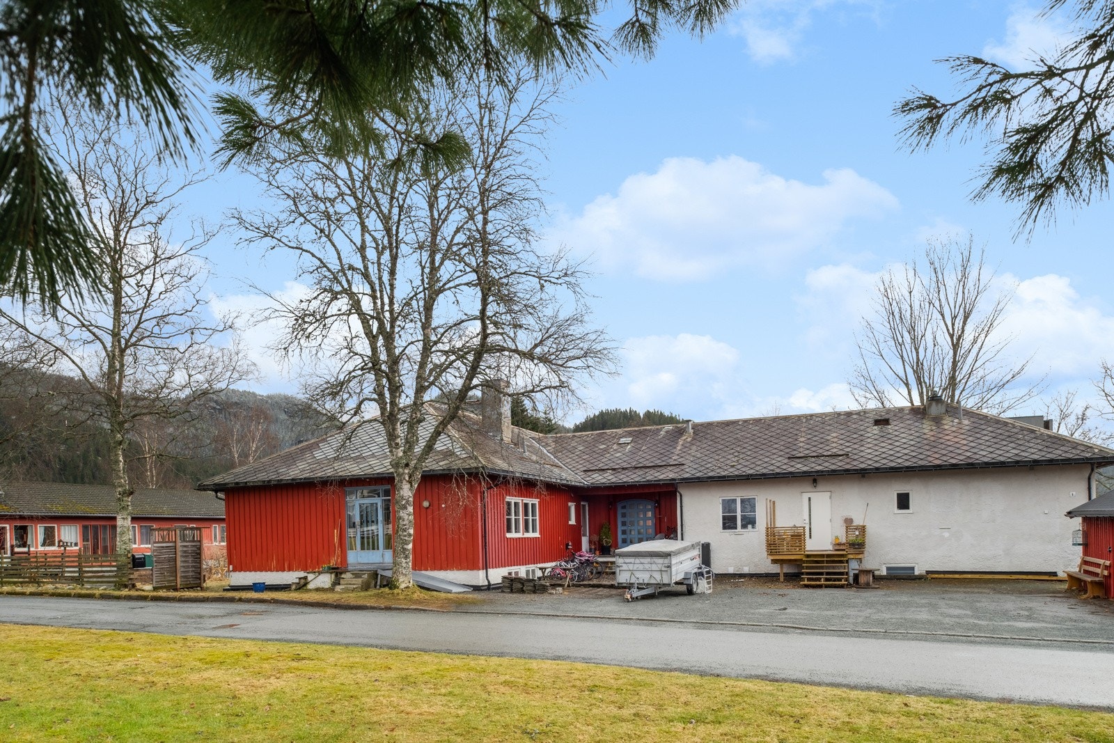 Parkering på fellestomt. Galleribilde