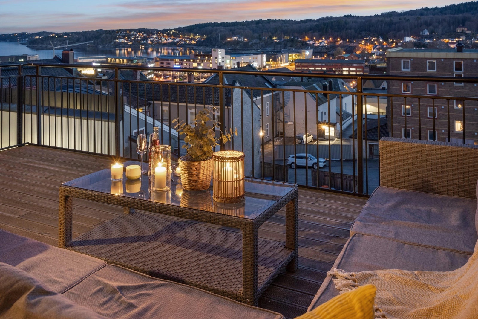 Velkommen til denne nydelige selveierleiligheten midt i hjerte av Larvik Sentrum! Galleribilde