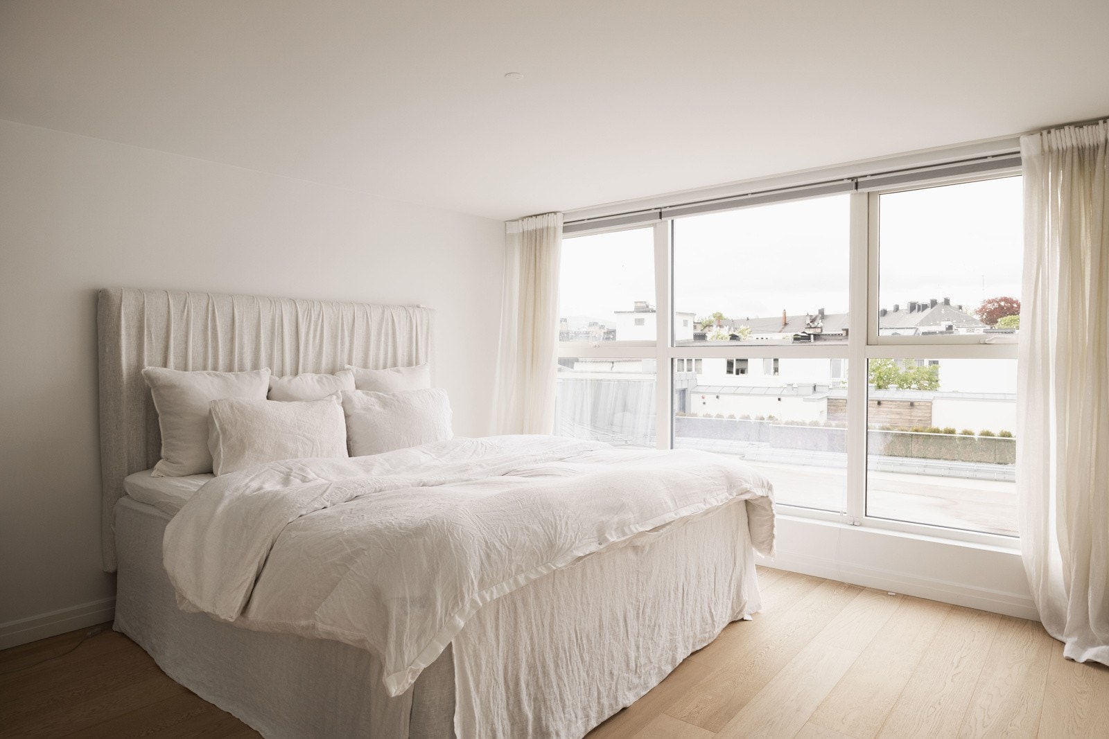 Leiligheten inkluderer to soverom som gjør at hjemmet er godt tilrettelagt også for en familie. Galleribilde