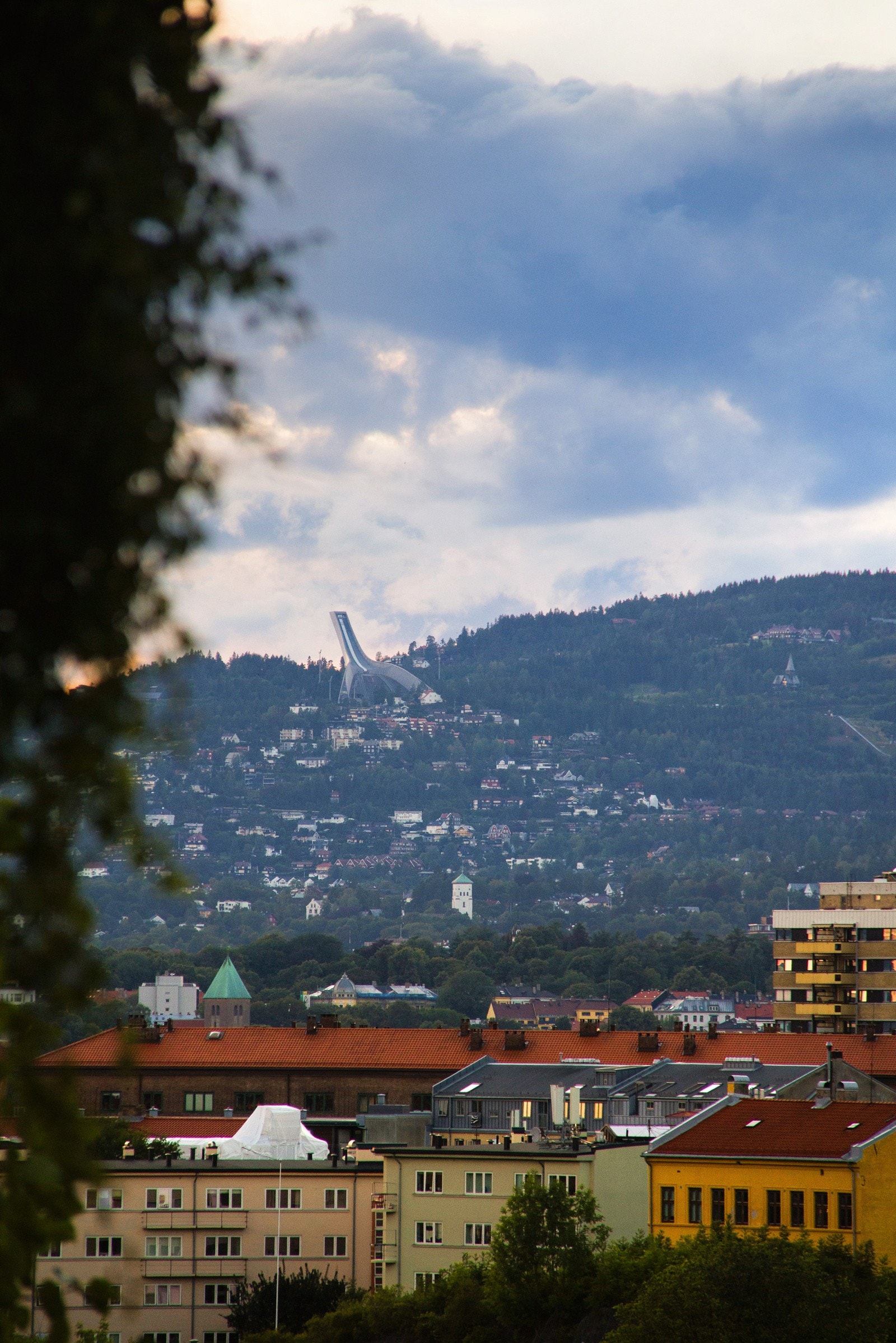 Utsikt fra kjøkkenet mot Holmenkollen. Galleribilde