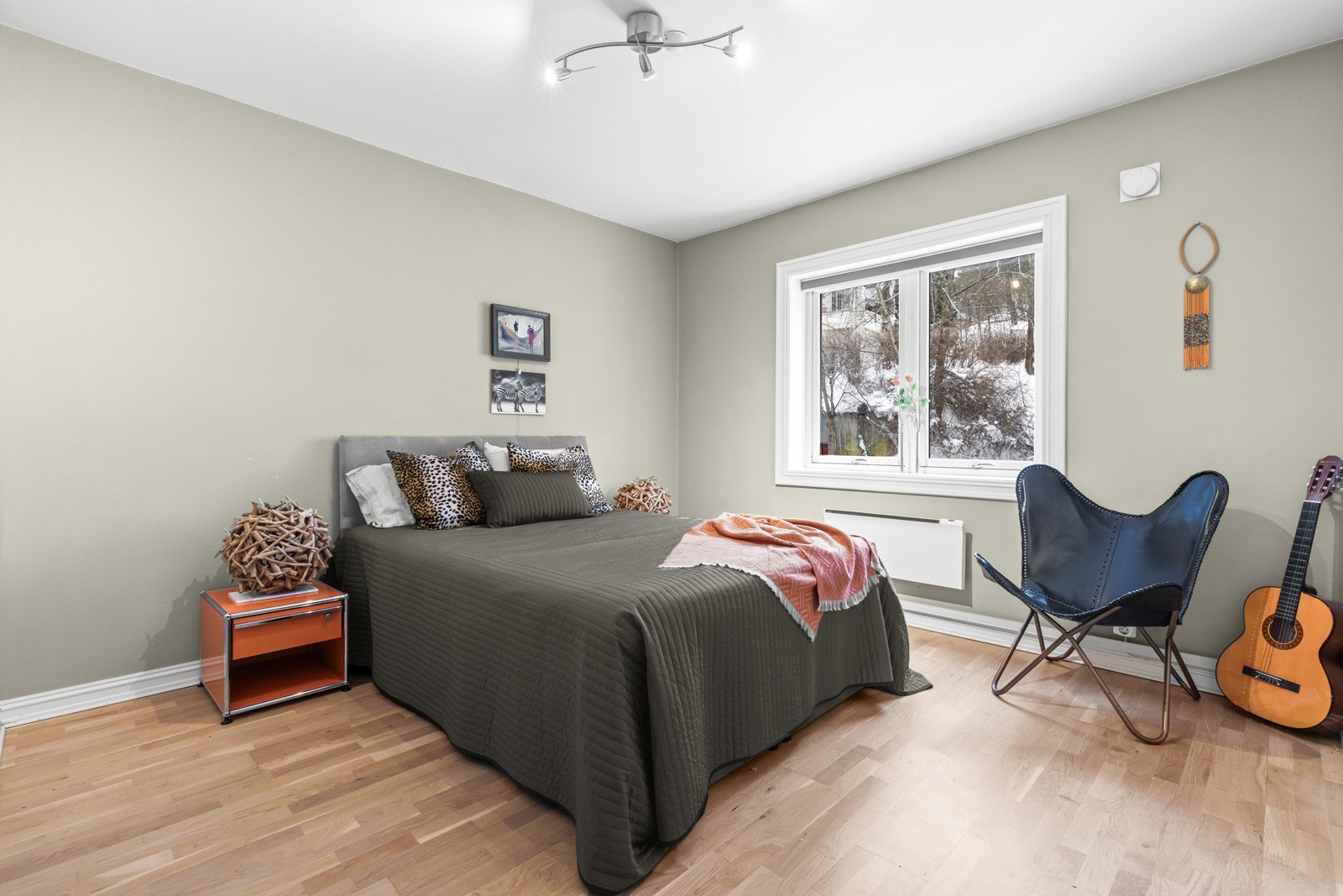 Soverom 2 også med god plass vendt mot rolig felleshage. Galleribilde