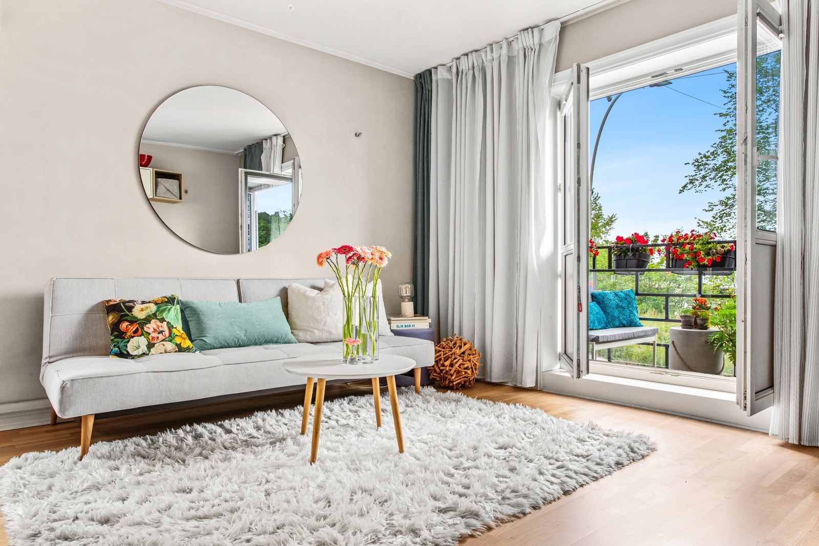 Velkommen til Enebakkveien 79, presentert av Schala & Partners ved Khalid Khan, tlf 480 45 889 Galleribilde