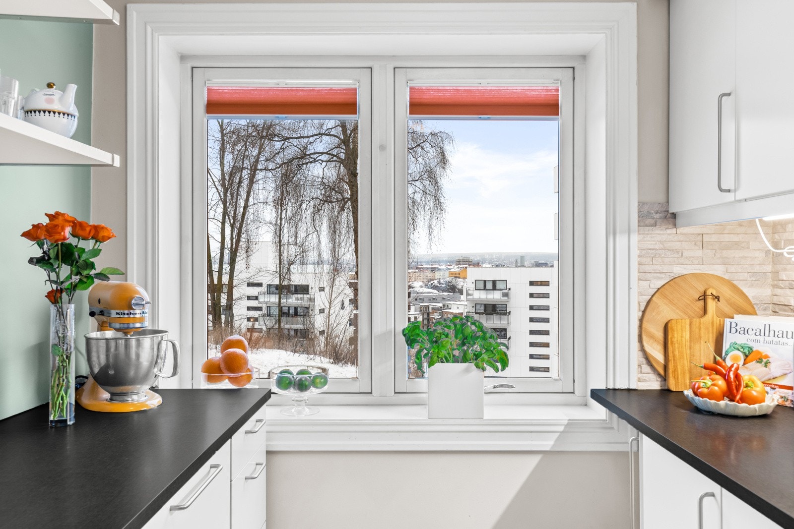 Separat kjøkken med lite innsyn. Galleribilde