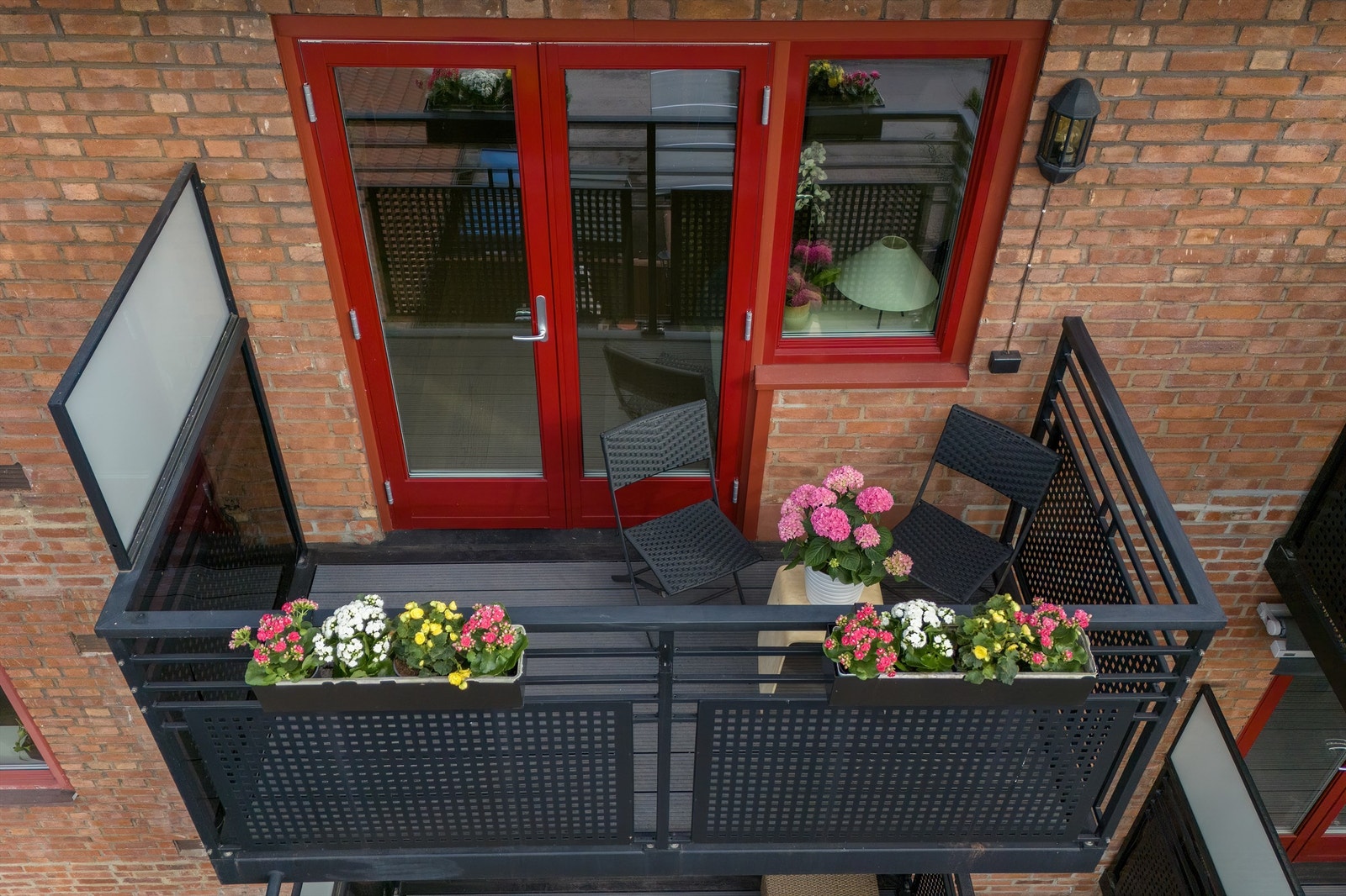 Balkong med plass til ønsket sittegruppe og interiør. Galleribilde