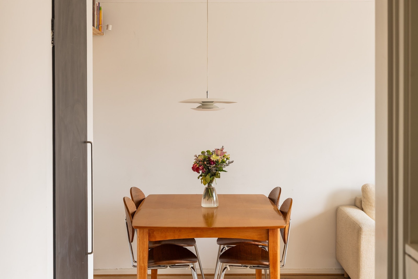 Stuen er av god størrelse med god plass til spise- og sofagruppe. Galleribilde