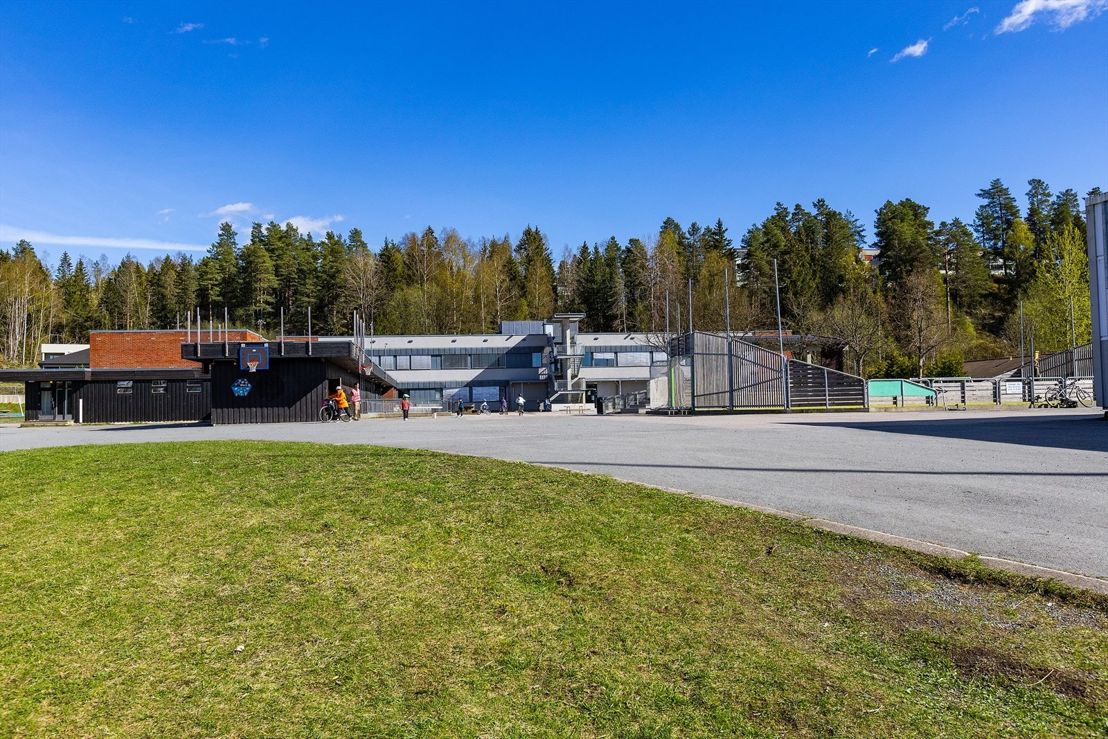 Løvenstad skole (1-7 kl.) 4 min unna Galleribilde