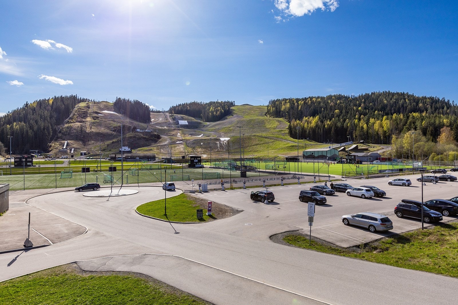 Det er lysløype til Marikollen hvor det også er et lite alpinanlegg. Galleribilde
