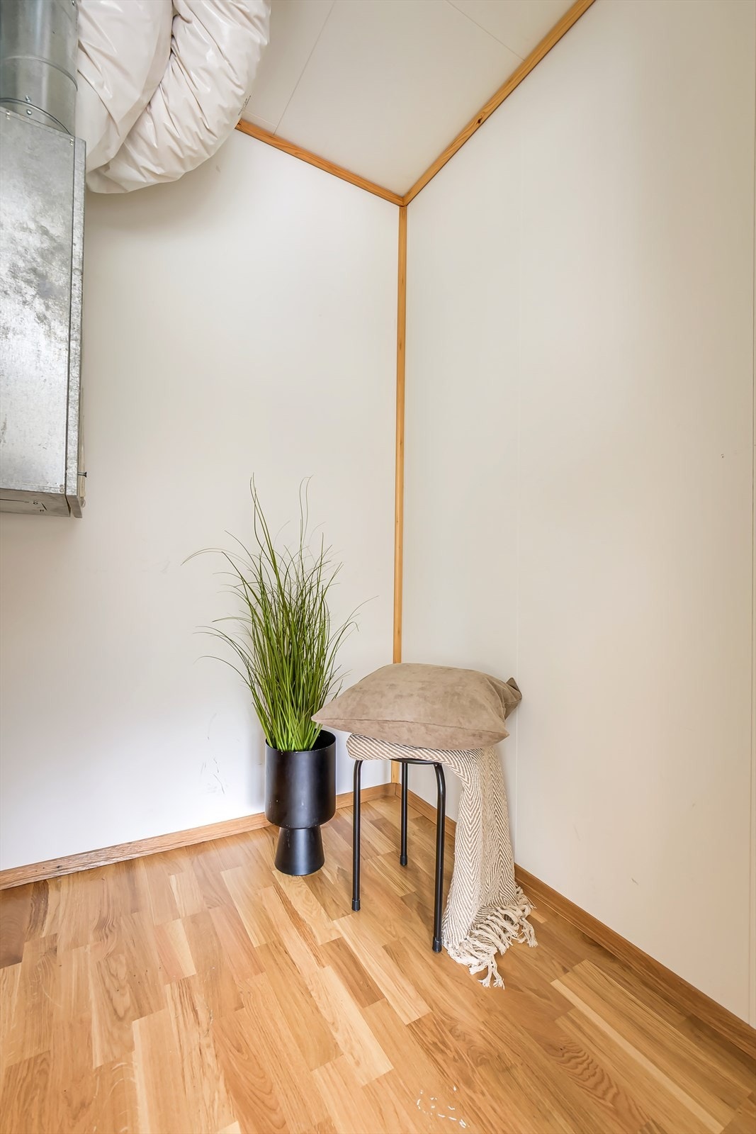 Leiligheten har en innvendig bod, samt en ekstern bod ved inngangspartiet. Galleribilde