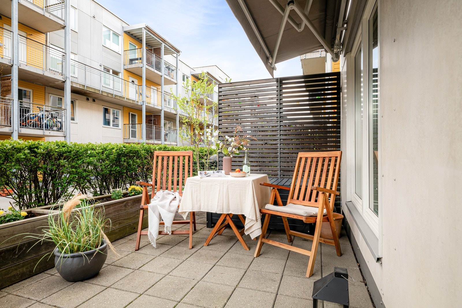 Terrassen er belagt med originale betongheller. Galleribilde