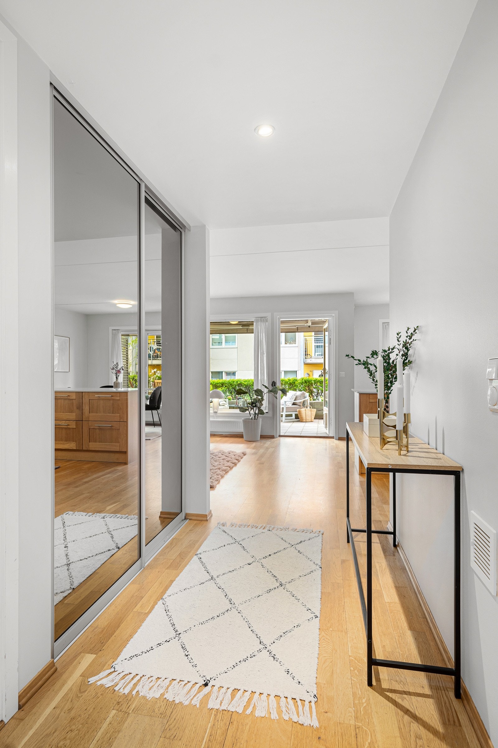 Elektriske varmekabler i entré/gang iflg. eier og tidligere salg. Galleribilde