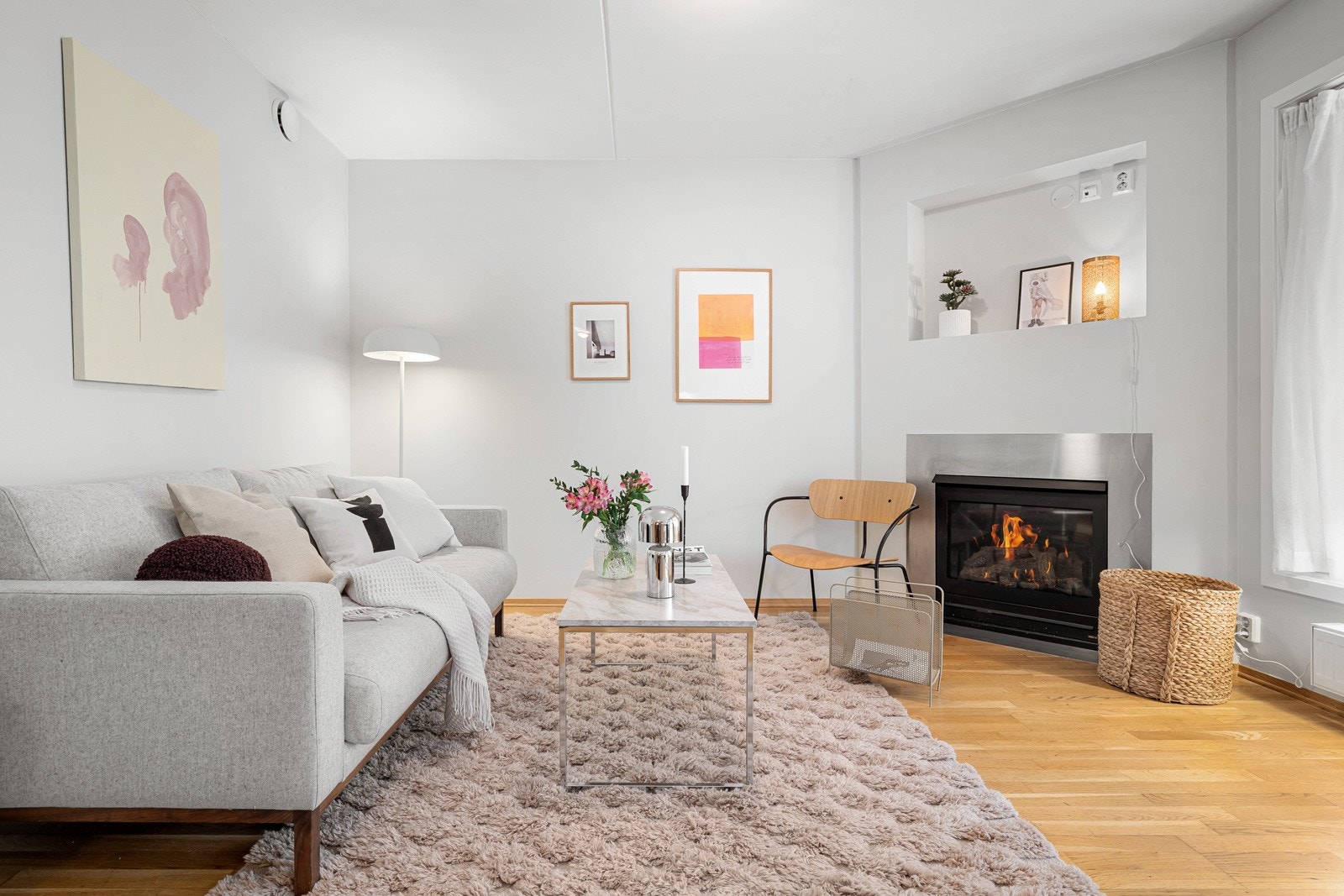 God plass til en sofa og ønsket møblering. Galleribilde