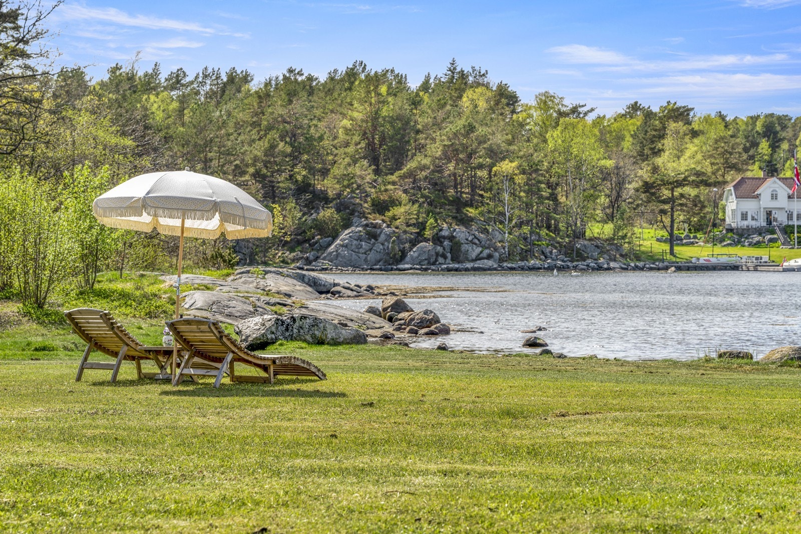Nydelige rekreasjonsområder ved vannet på eiendommen Galleribilde