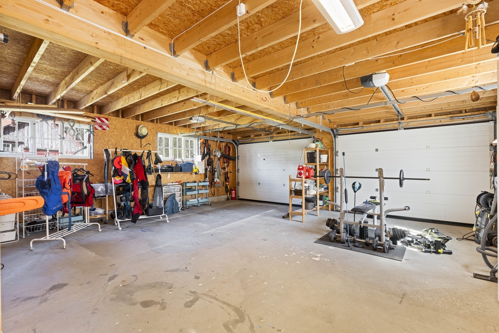 Dobbel garasje med 2 stålporter Galleribilde