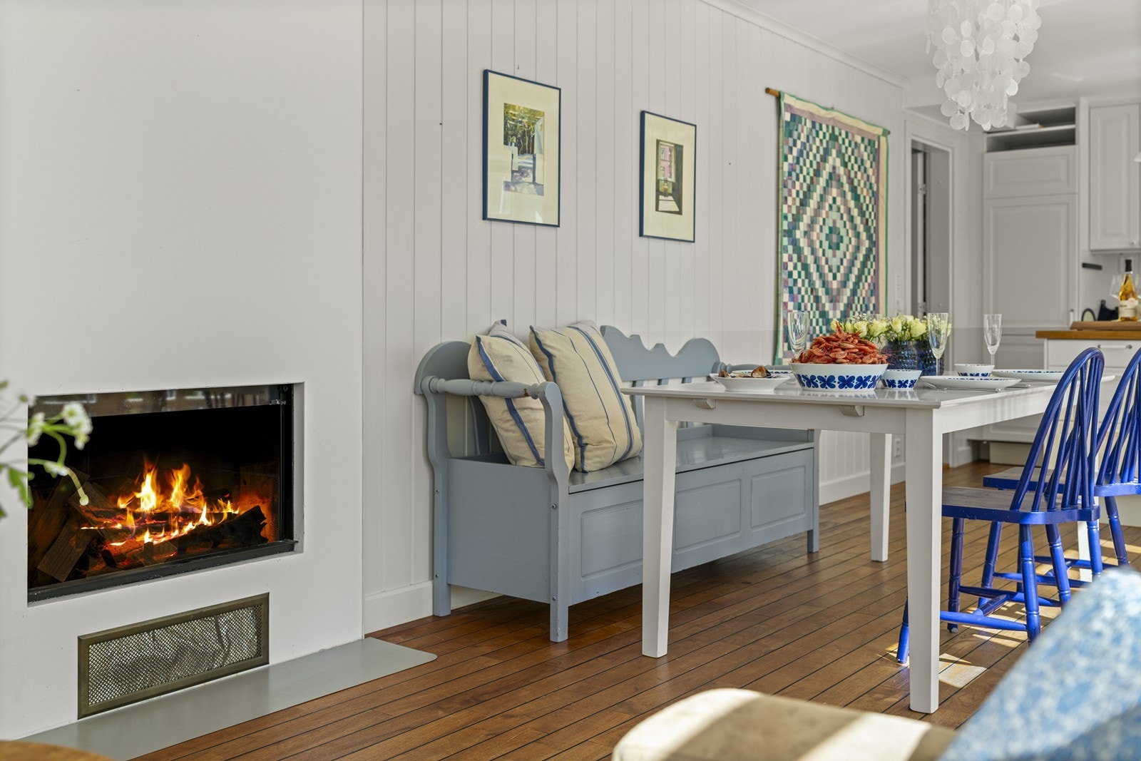 Koselig med peis på kjøkken/stue på kjølige dager Galleribilde