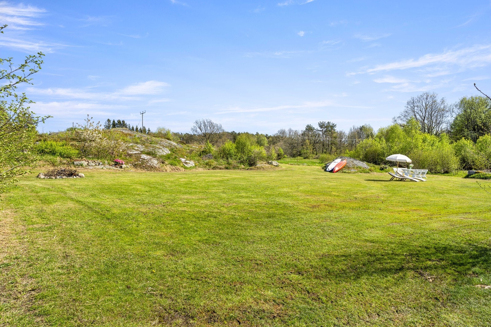En av flere frodige, grønne plener Galleribilde