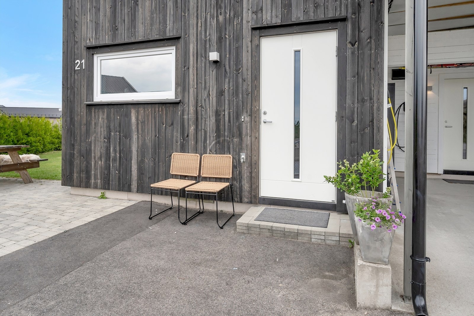 Innbydende og stilrent inngangsparti. Galleribilde