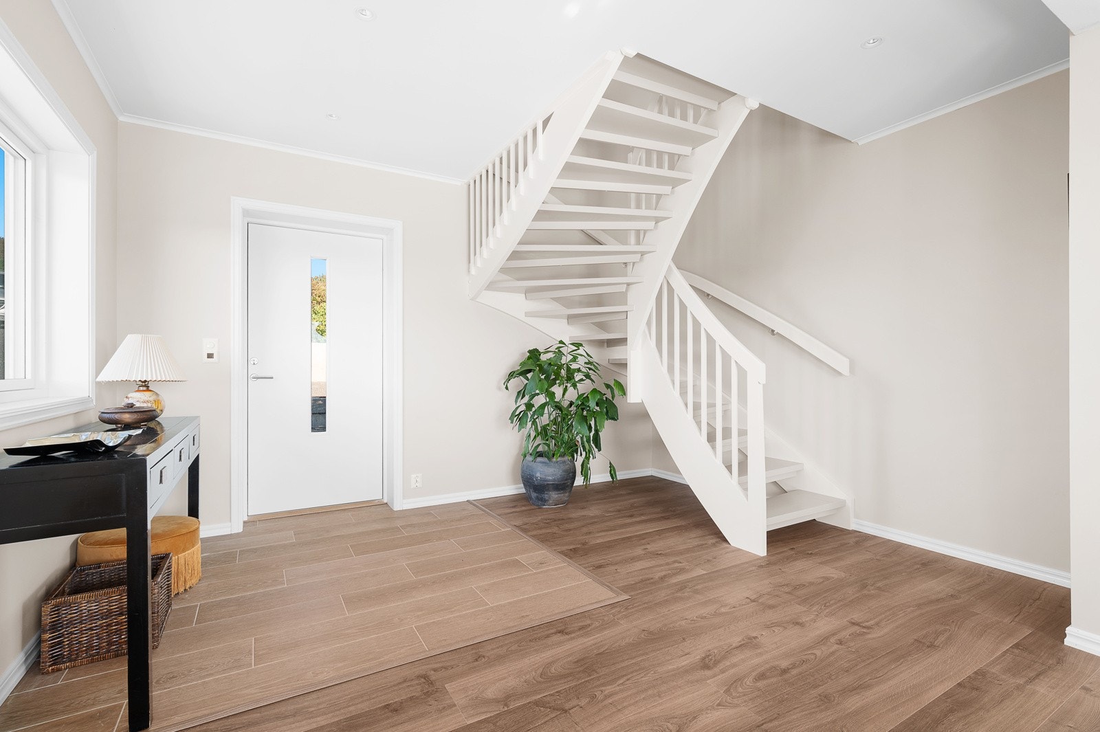 Det er lagt varmekabler under flisene ved entreen - svært praktisk på vinteren. Galleribilde