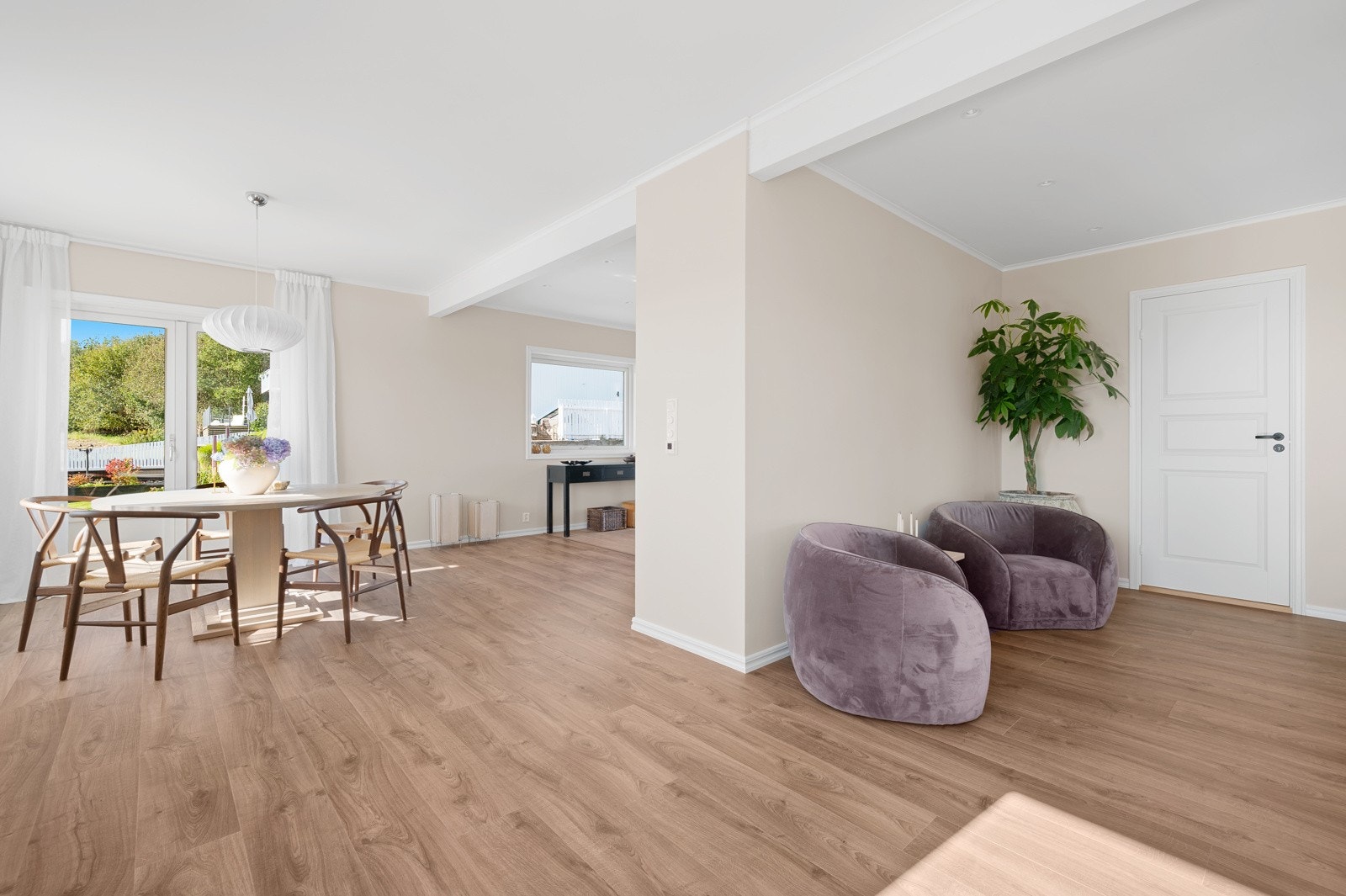 Det er lagt slitesterk og praktisk laminat på gulv. Galleribilde