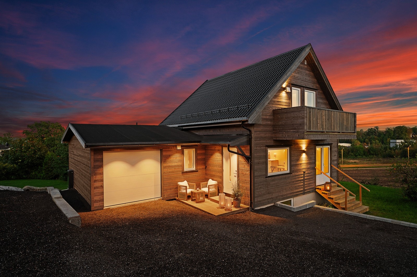 Den romslige tomta byr på gode muligheter for videre opparbeidelse. Galleribilde