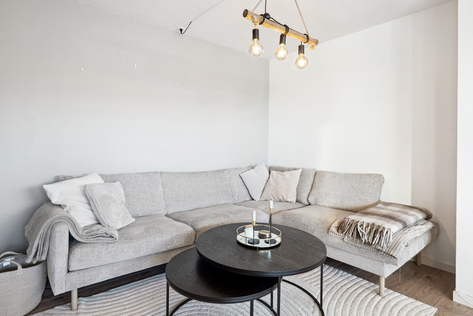 Moderne og fine fargekombinasjoner i leiligheten Galleribilde