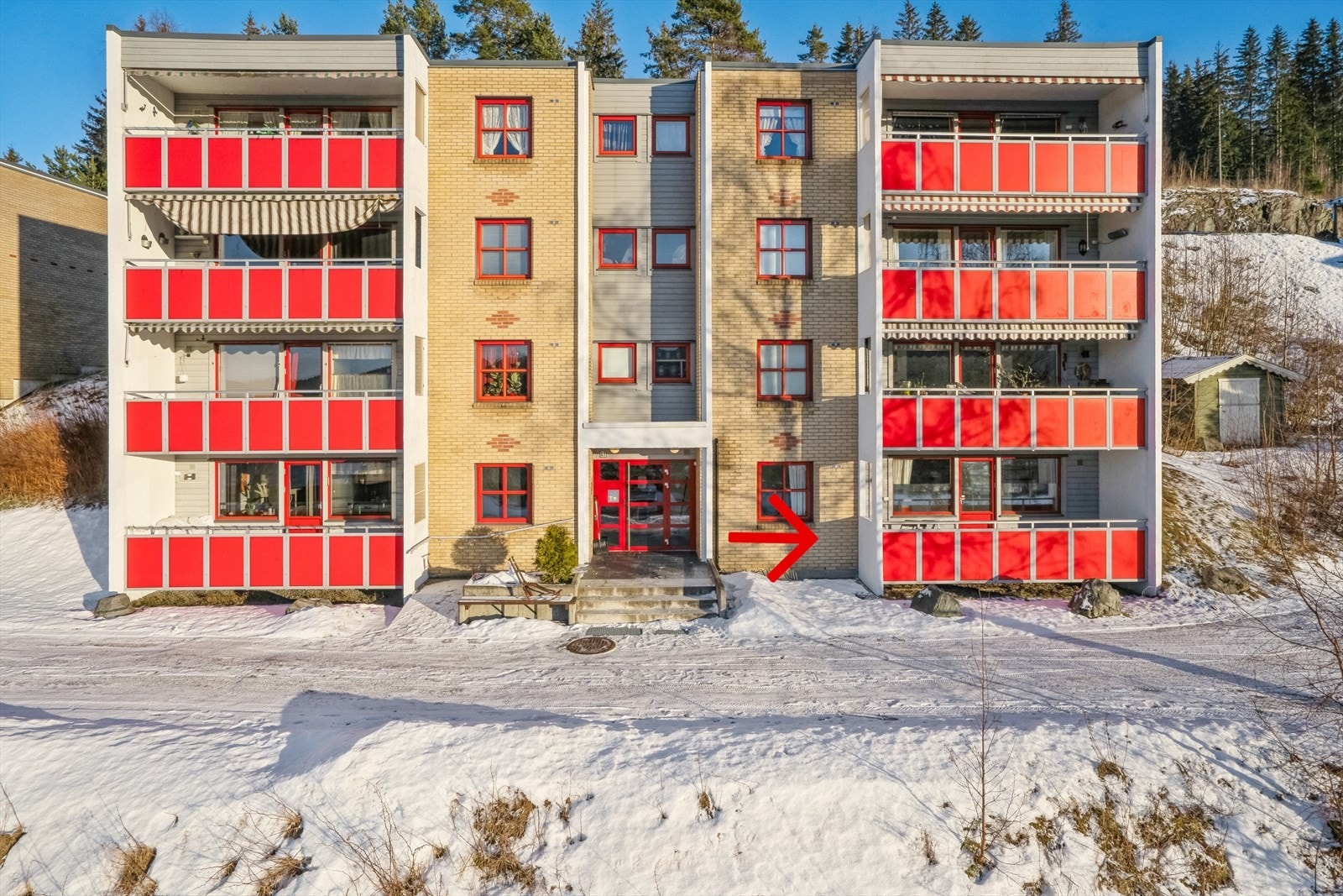 Leiligheten er beliggende i 1. etasje med trinnfri adkomst Galleribilde