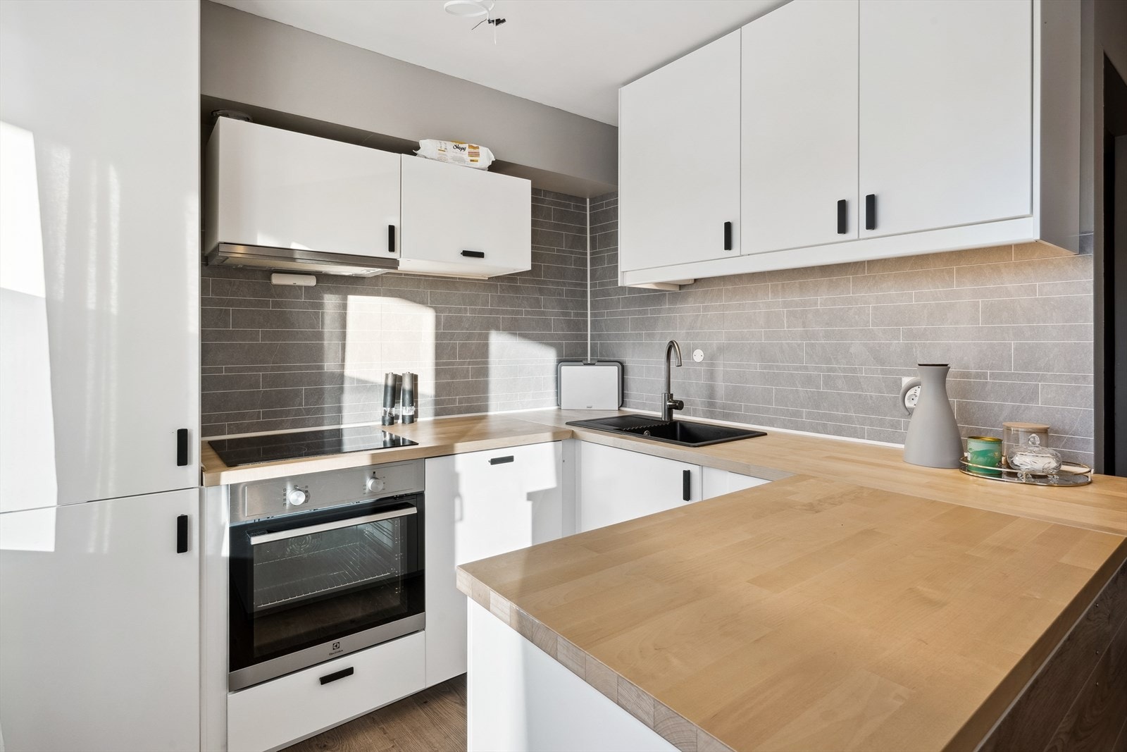 Hesteskoformet takhøy kjøkkeninnredning Galleribilde