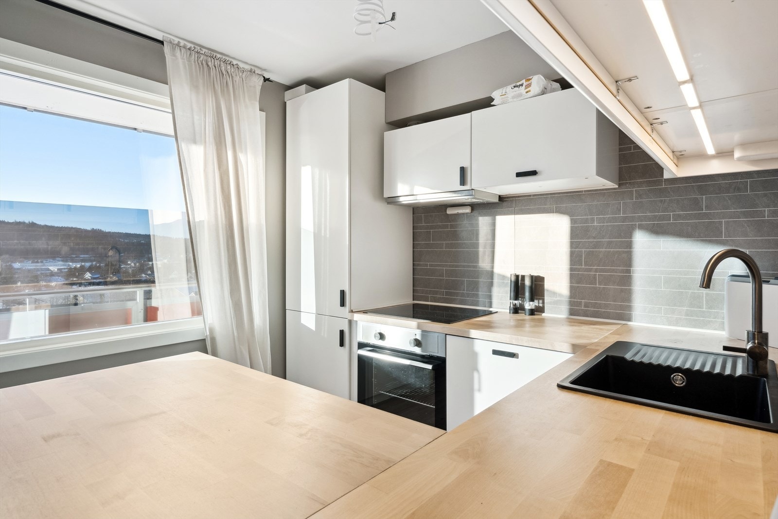 Pent kjøkken fra 2022 Galleribilde