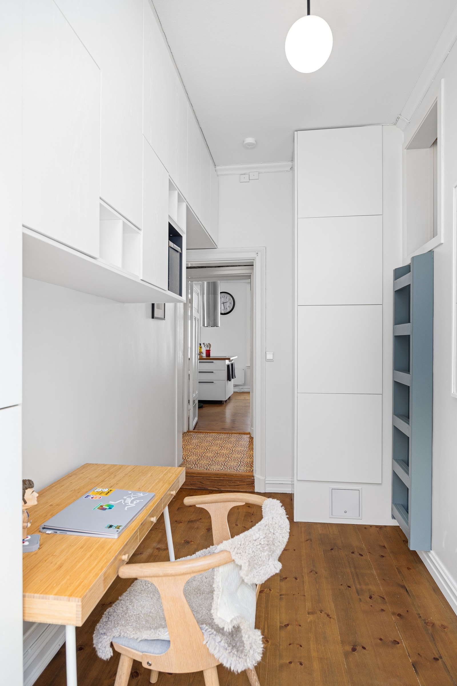 - Kontor mot mellomgang - Galleribilde