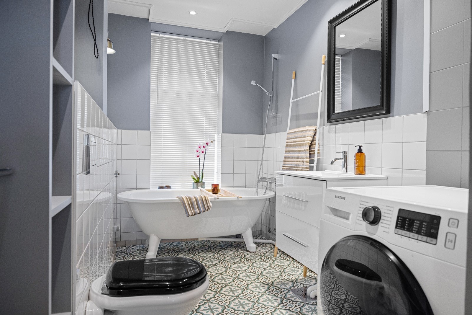 - Pent, tidsriktig bad fra 2002 og overflateoppusset 2015 - Galleribilde