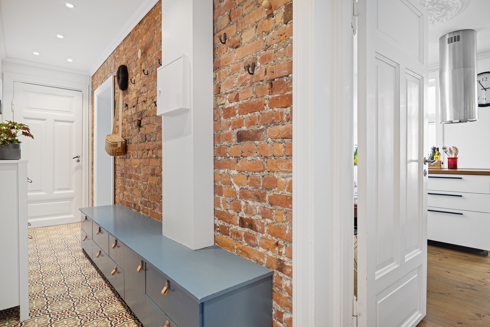 - Flott, original teglsteinsvegg i entré/mellomgang - Galleribilde