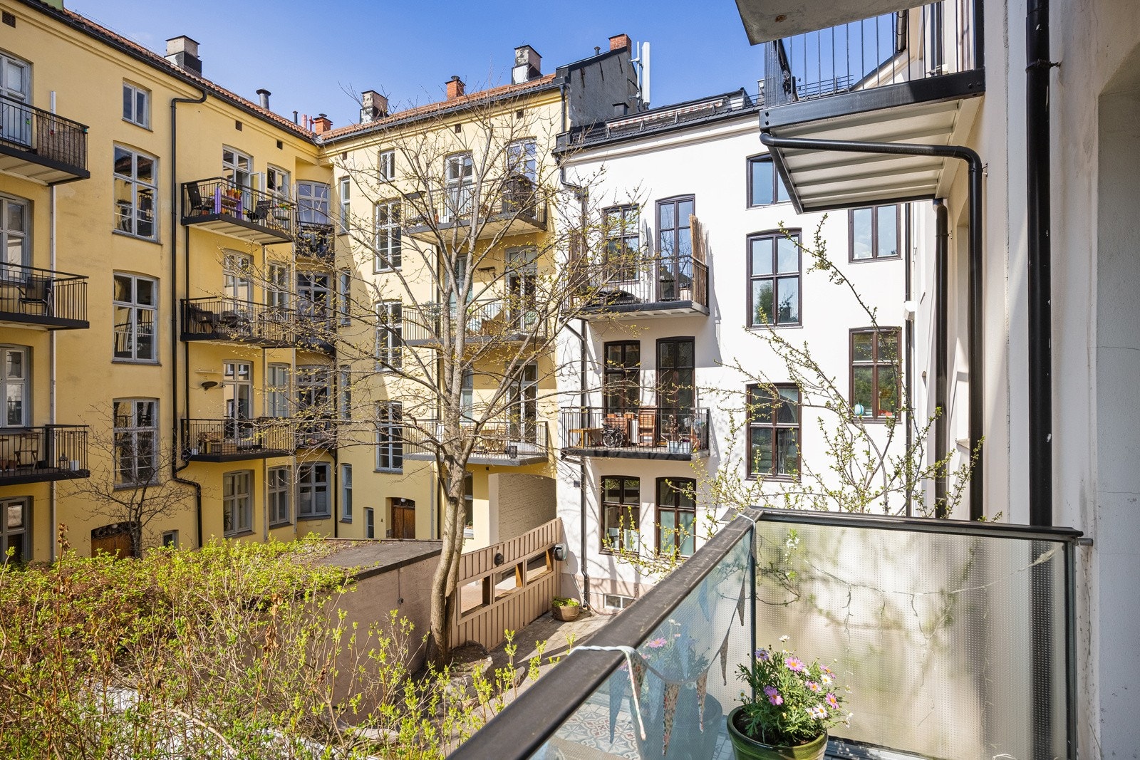 - Plass til sittegruppe og beplantning - Galleribilde