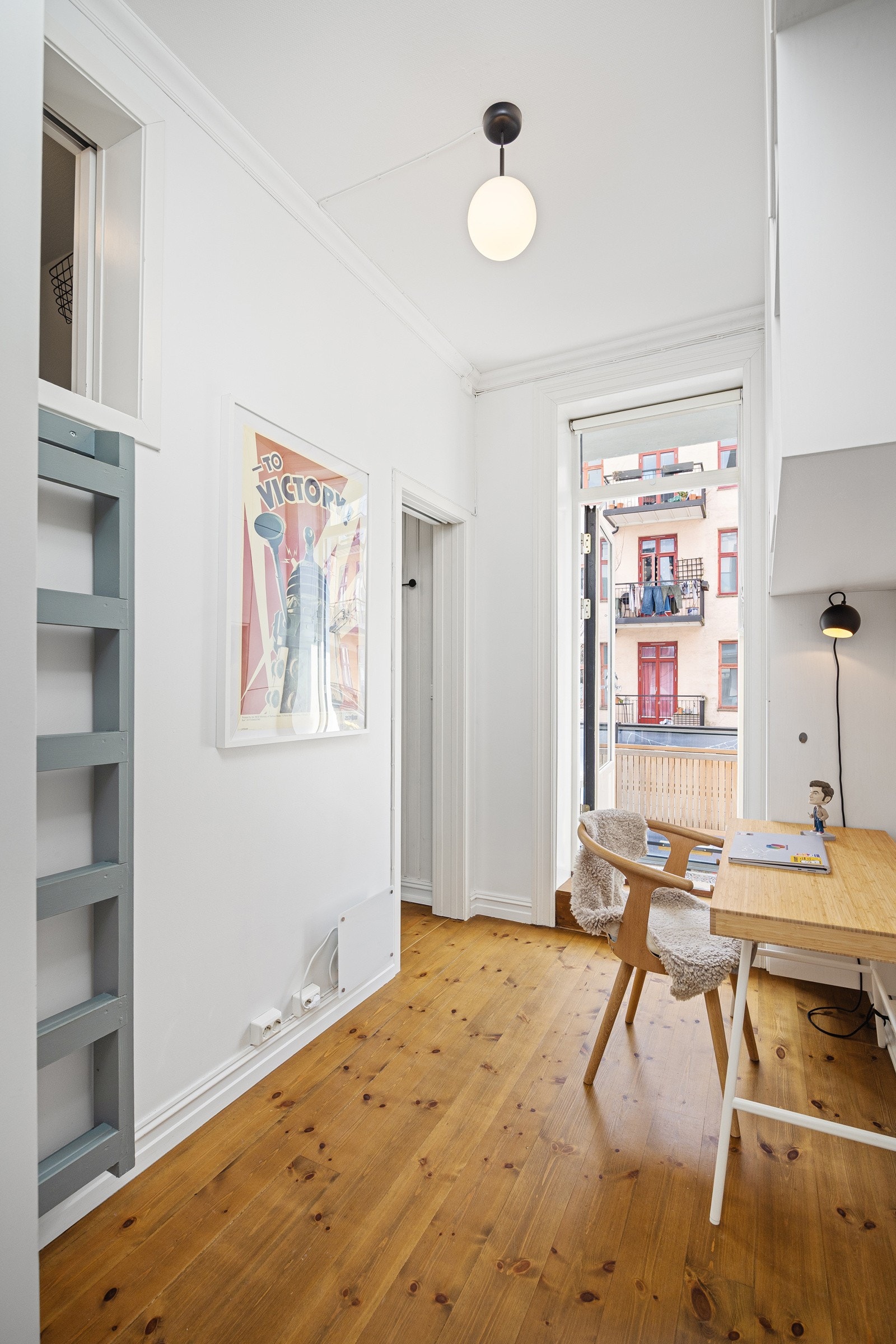 - Praktisk kontor med god skapplass - Galleribilde