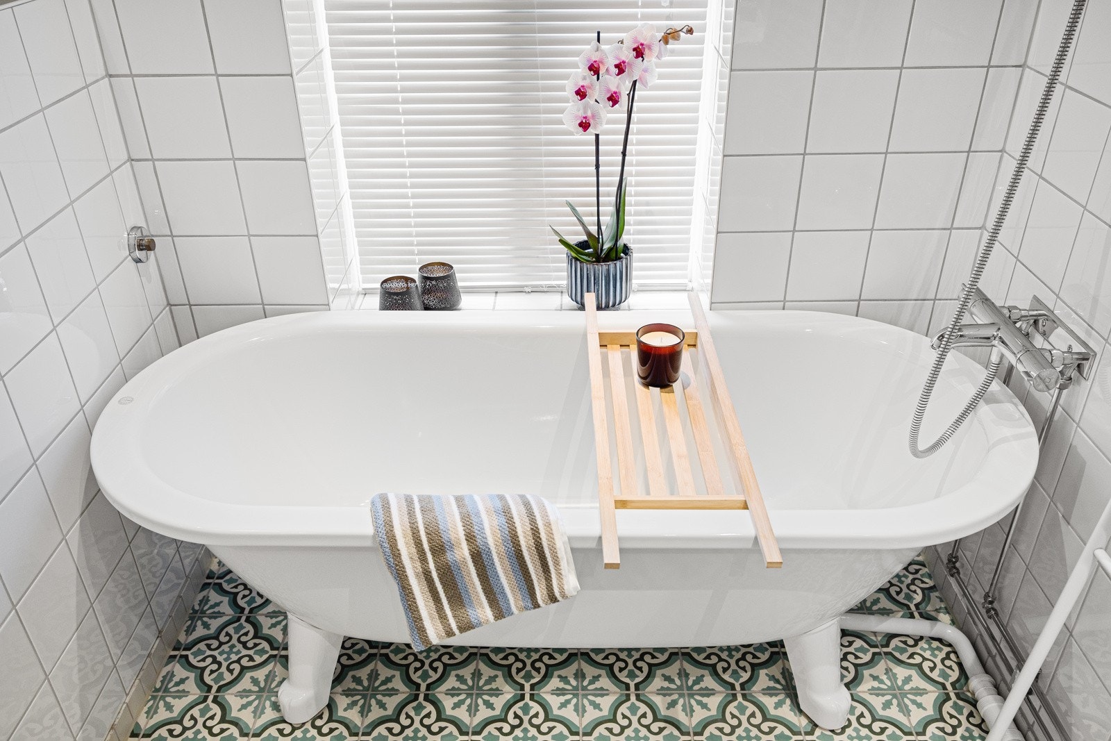 - Takstmann har utført overflatesøk med fuktindikasjonsinstrument i begge bad. Det ble ikke oppdaget forhold som kan tolkes til fuktskade - Galleribilde