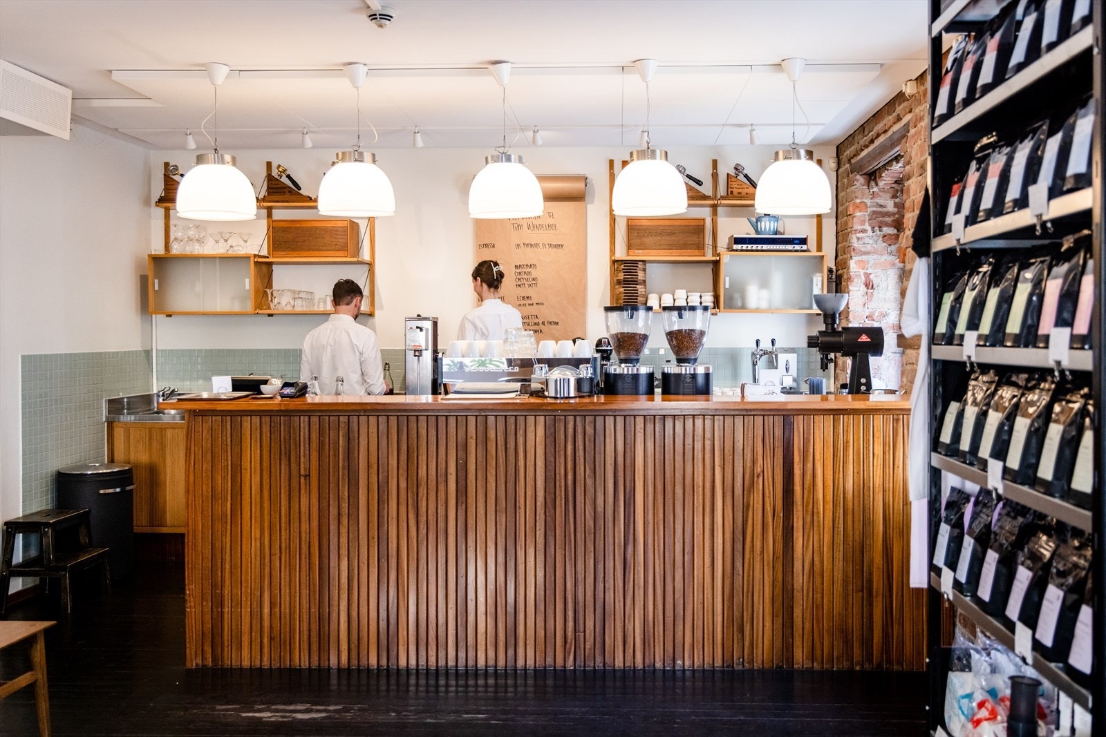 Tim Vendelboe serverer kaffe i verdensklasse og ligger innen få minutter fra leiligheten. Galleribilde