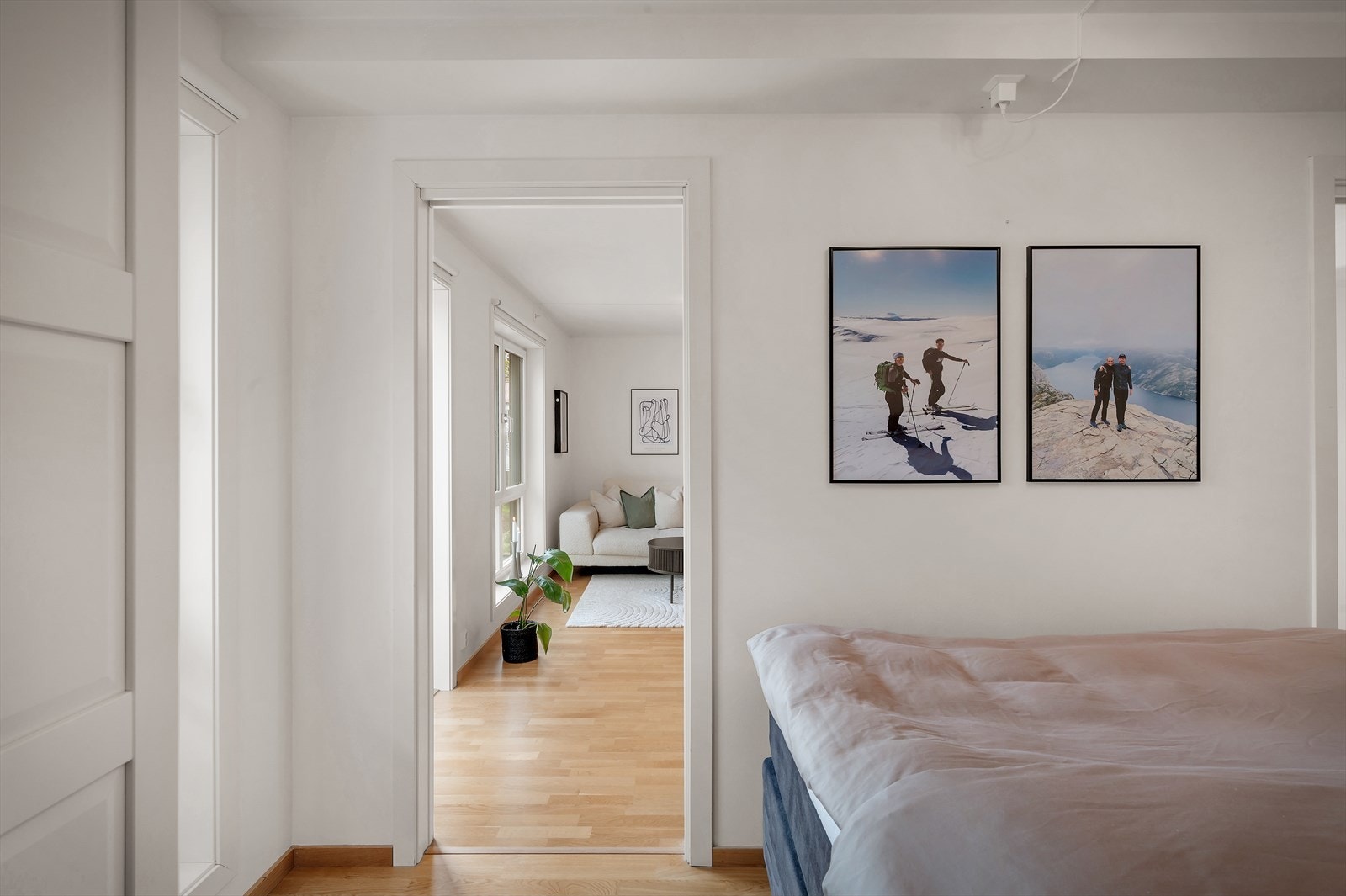 Felleskostnadene er på kr 2 164,- og inkluderer blant annet tv og internett, trappevask, forsikring av bygget mm. Galleribilde